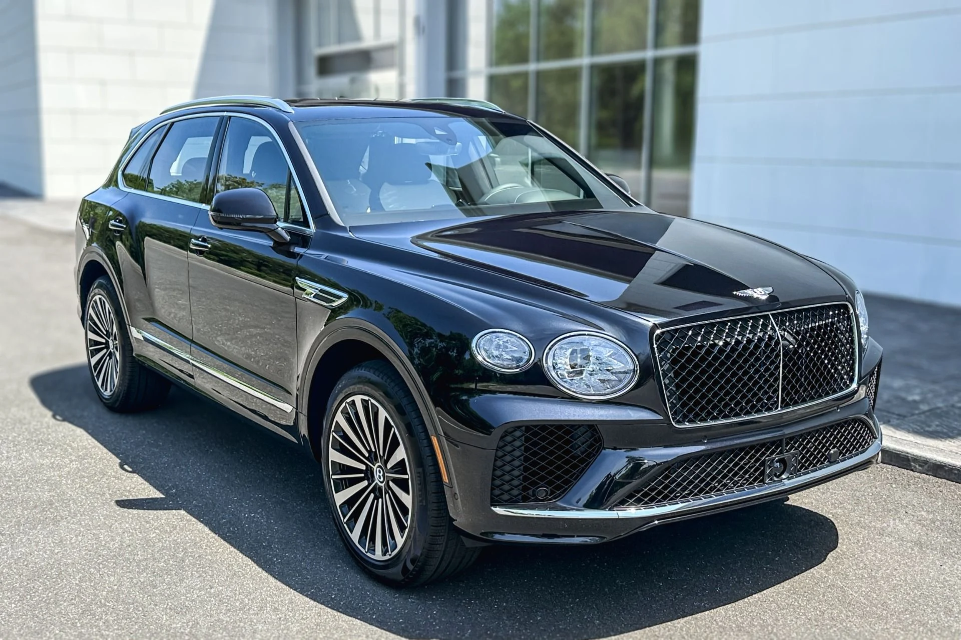 mph018_1030518130_New_2026_Bentley_Bentayga_V8_1781256898_2819a20b0e