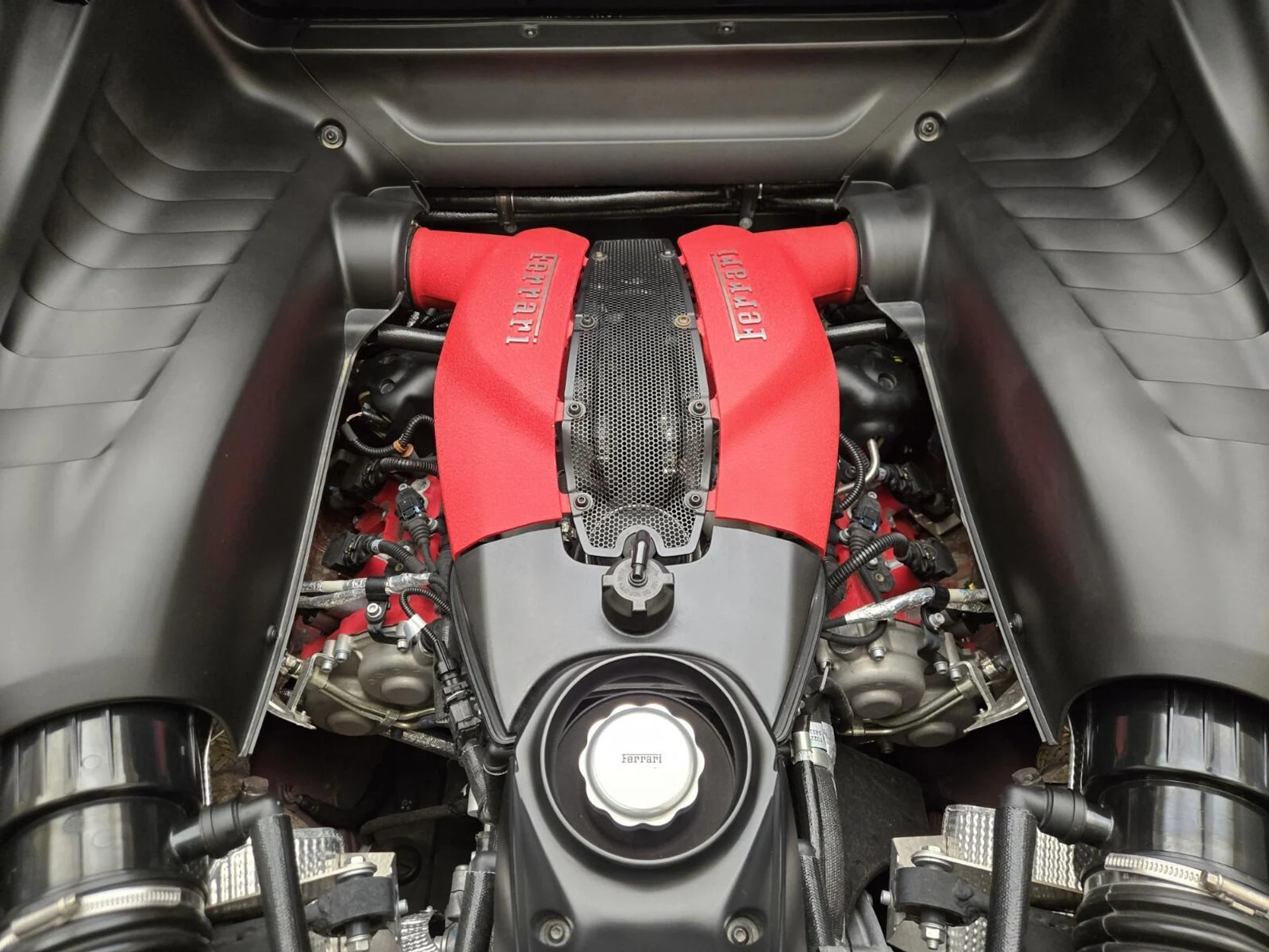 mph018_1031472758_Used_2020_Ferrari_F8_Tributo_1756364920_d4bdab7869