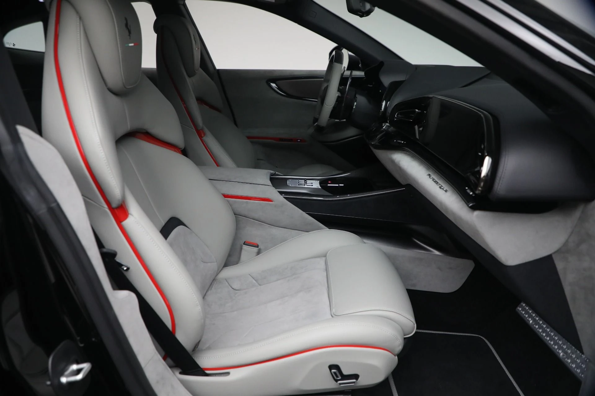 mph018_1039461845_Used_2025_Ferrari_Purosangue_1774121849_61045436c7