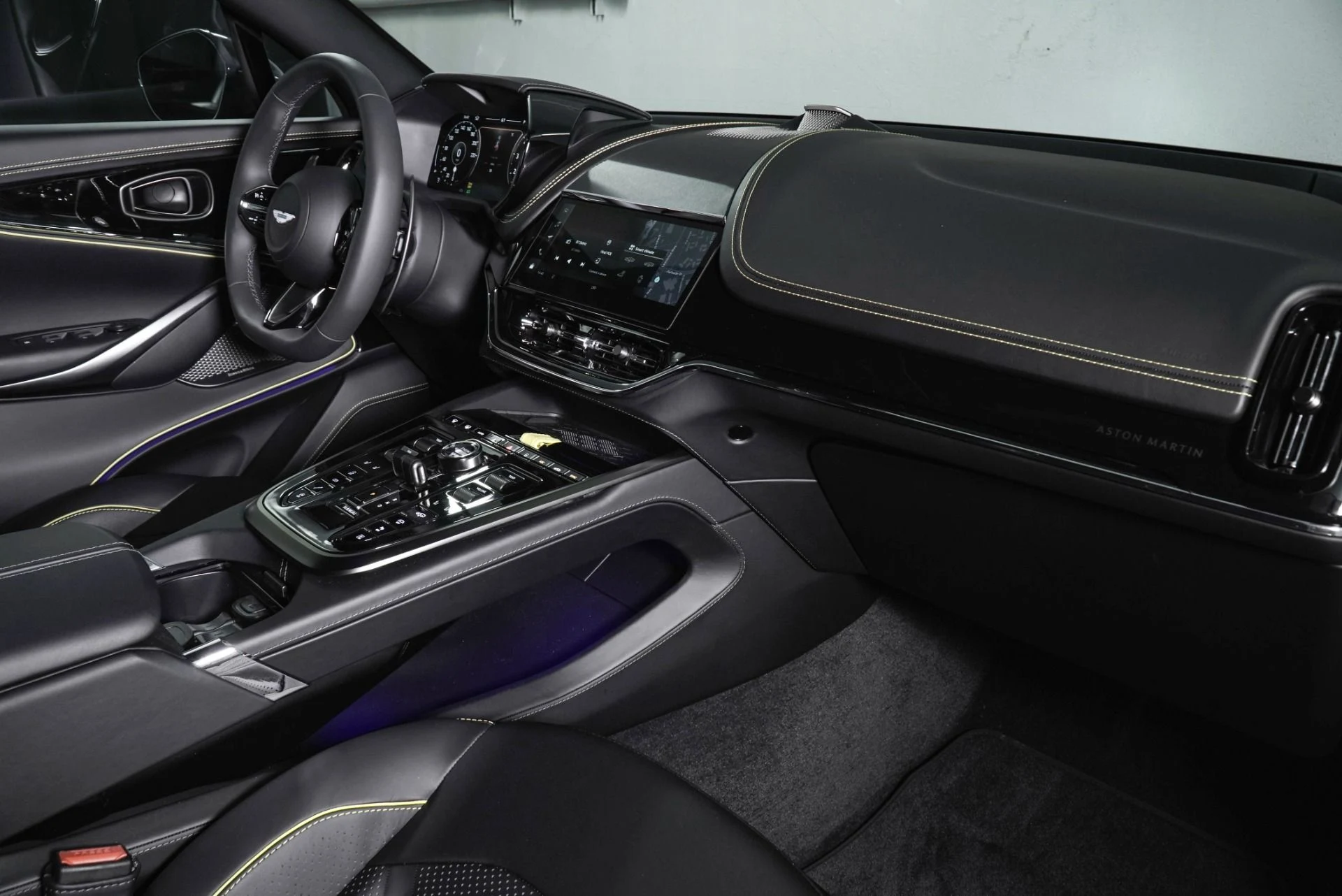mph018_1041088599_New_2026_Aston_Martin_DBX_S_1790660353_14e7d50336
