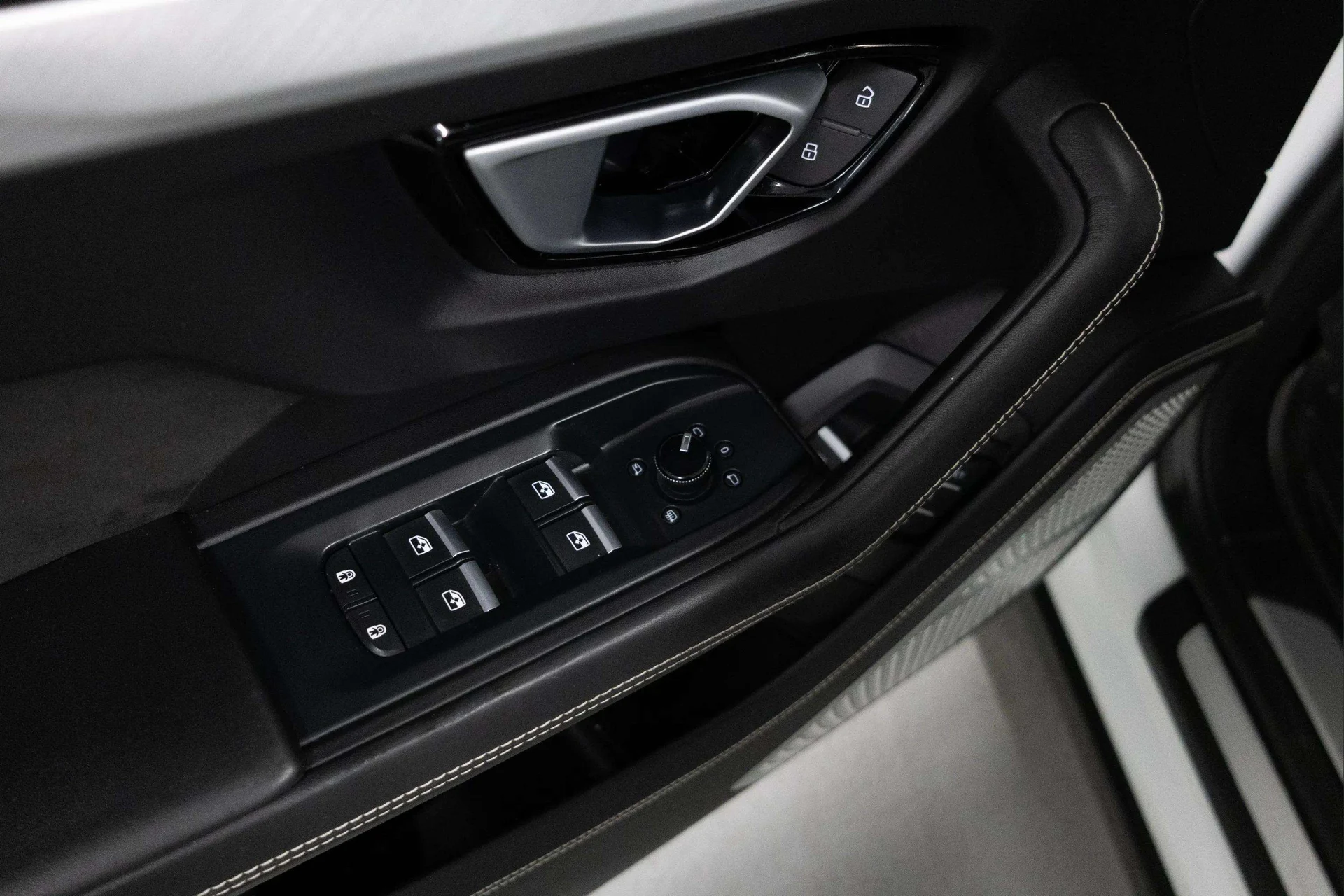 mph018_1044166345_74072ead_e37b_4385_b93e_c065dddf1dbe_202120_Lamborghini20_Urus2028_ZPBCA_1_ZL_3_MLA_1510329_19_ffa2b9e45d