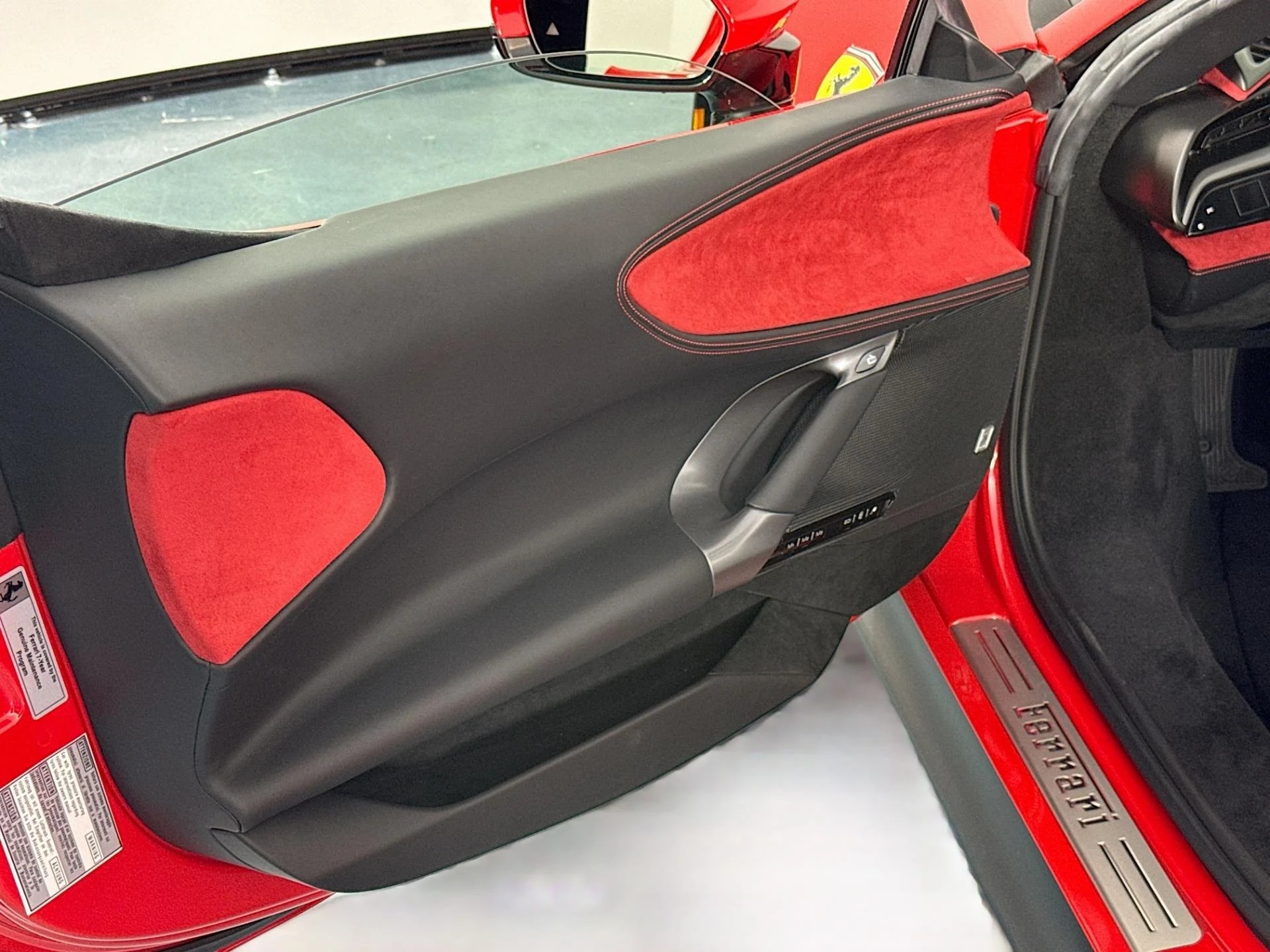 mph018_1045435704_Used_2025_Ferrari_SF_90_Spider_1784143795_5a54c06c46