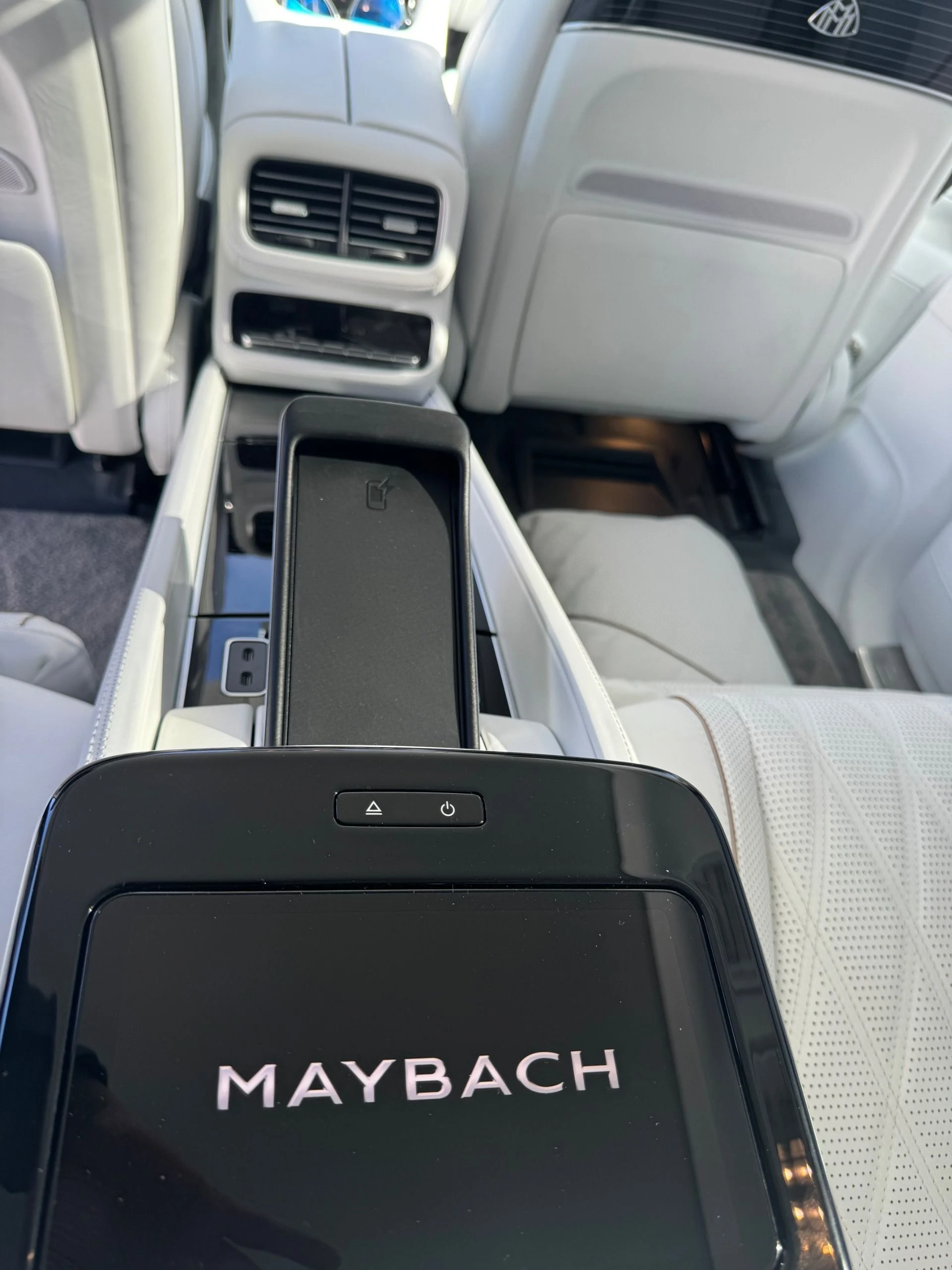 mph018_1055579976_Used_2024_Mercedes_Benz_GLS_Mercedes_Maybach_GLS_600_4_MATIC_1767127107_17b742b5f8