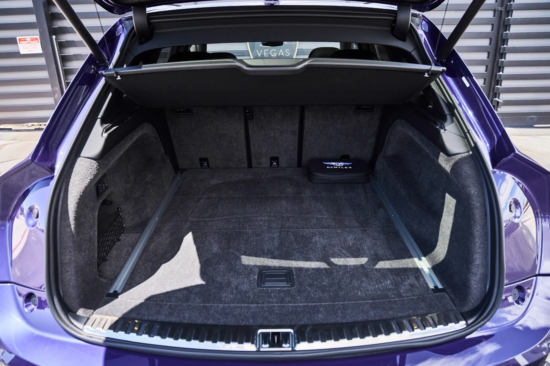 mph018_1057938648_Used_2025_Bentley_Bentayga_S_Black_Edition_1777750149_883101f3a5