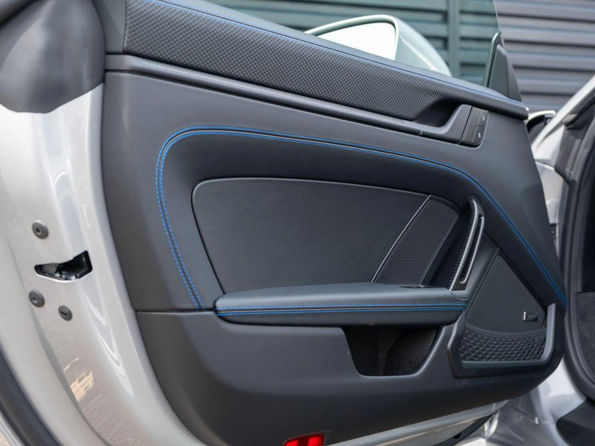 mph018_1071997007_x_J7poaqz_H1_Hbj0_O2f_DN_yju3_Oh0_aea8d24235