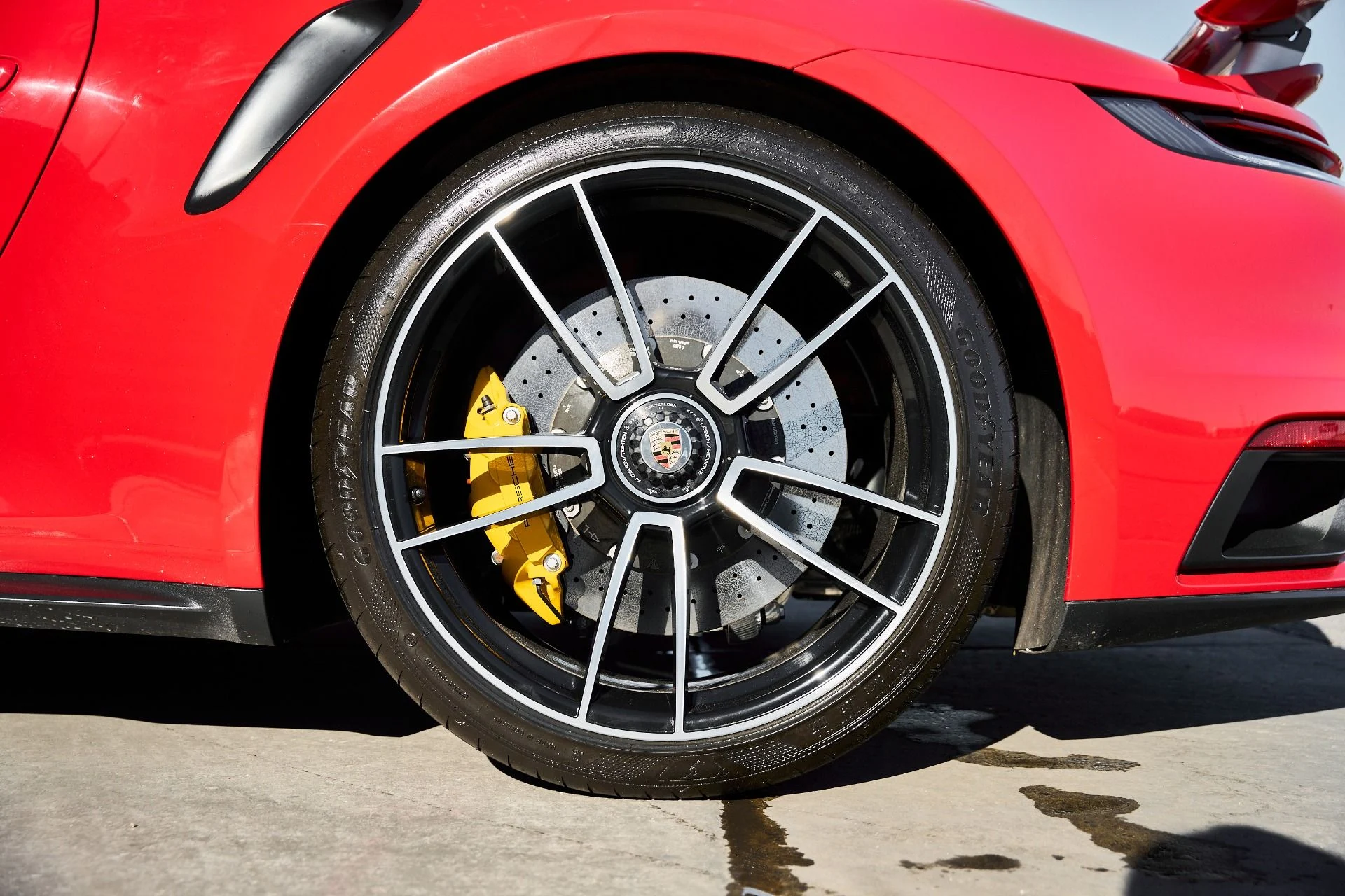 mph018_1075602897_Used_2021_Porsche_911_Turbo_S_1768616612_c880f52bee