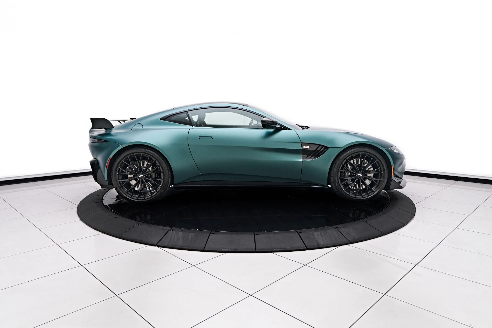 mph018_1086439630_Used_2023_Aston_Martin_Vantage_F1_Edition_1755655617_2c49a35a5e