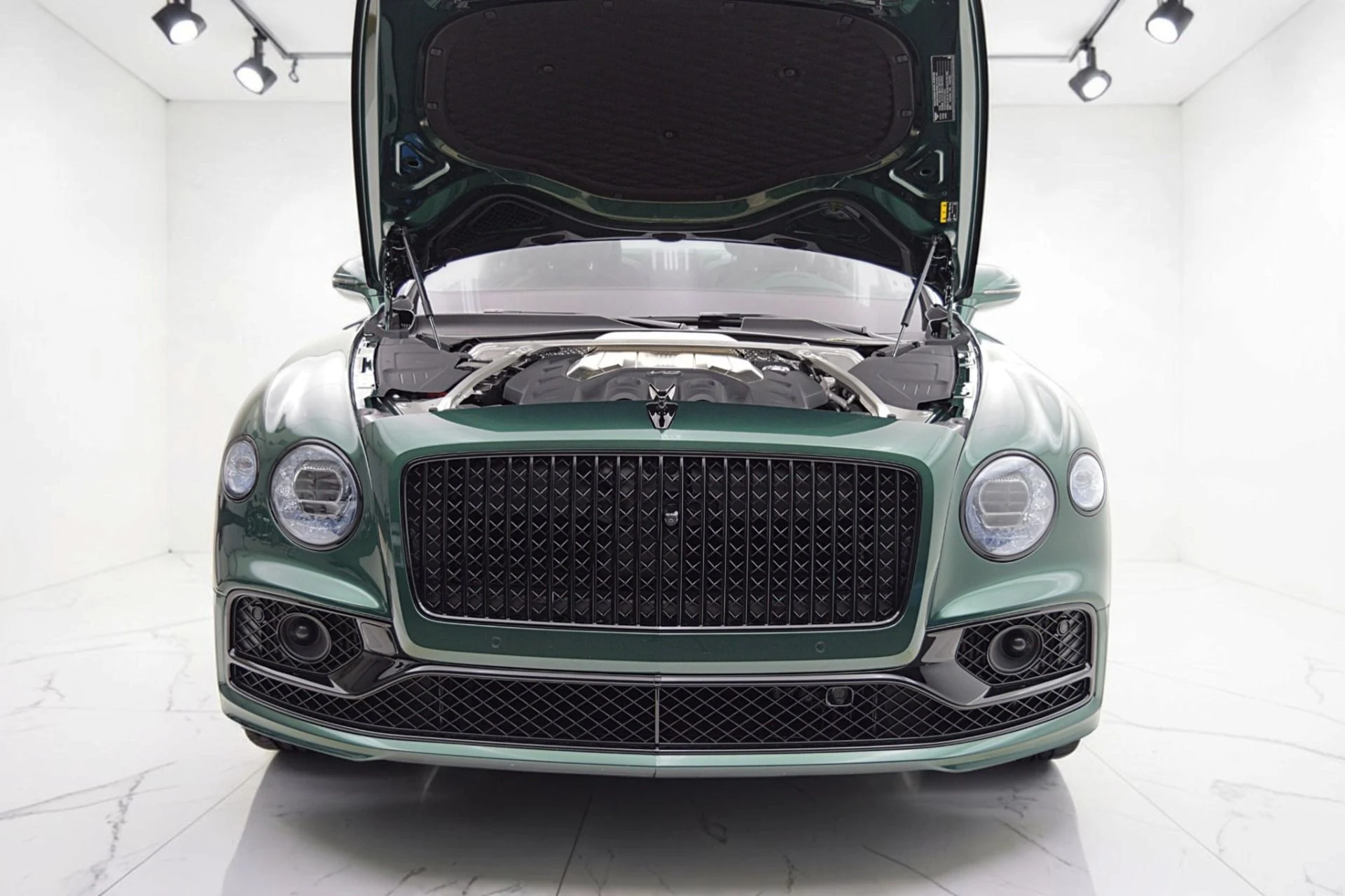 mph018_1086687265_Used_2022_Bentley_Flying_Spur_V8_00a7c3f96e