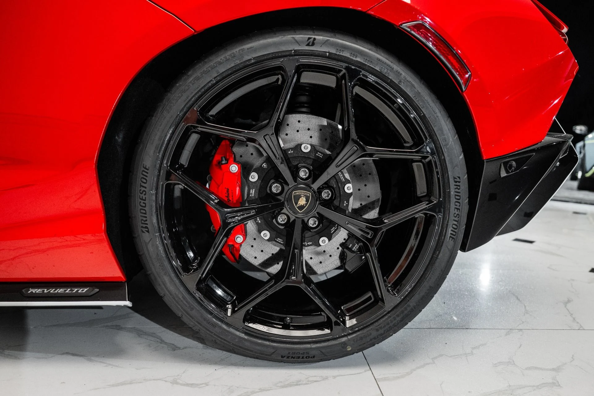 mph018_1092658595_Used_2024_Lamborghini_Revuelto_1755181683_4451cefefb