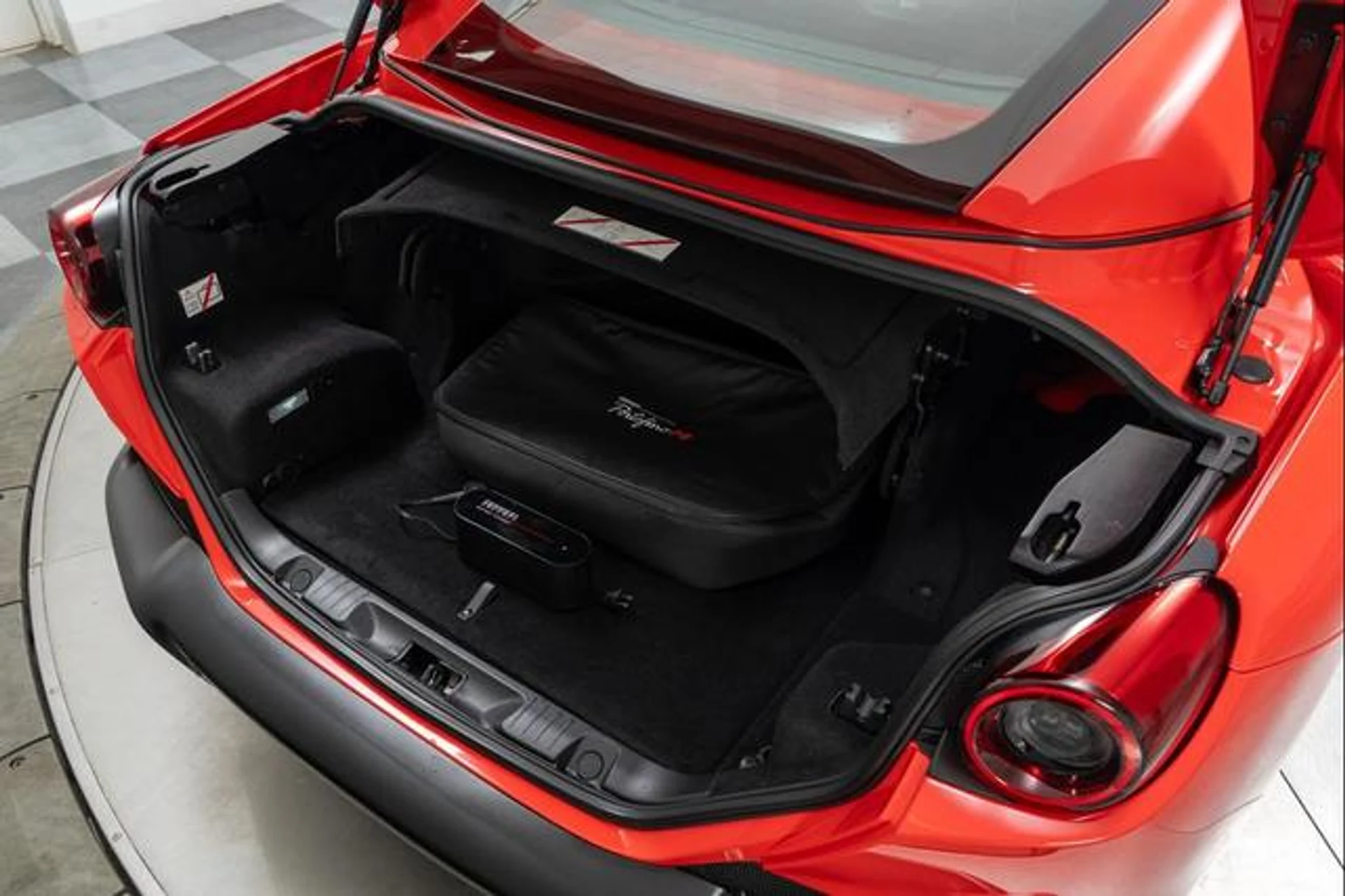 mph018_1094732921_ZR_Ehb_Vunr_pi_a_QB_3r_X2_Ra_HP_9s_5cf4891623