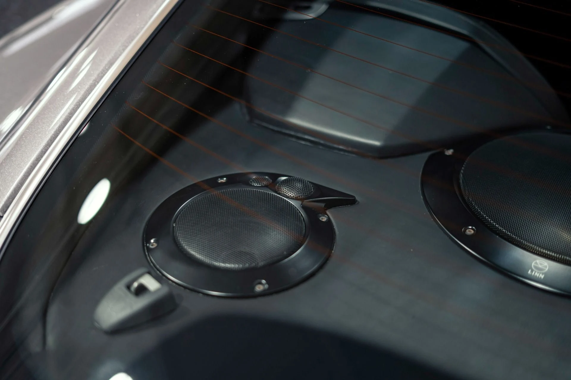 mph018_1096538863_Used_2003_Aston_Martin_V12_Vanquish_1778694278_604a9c5246