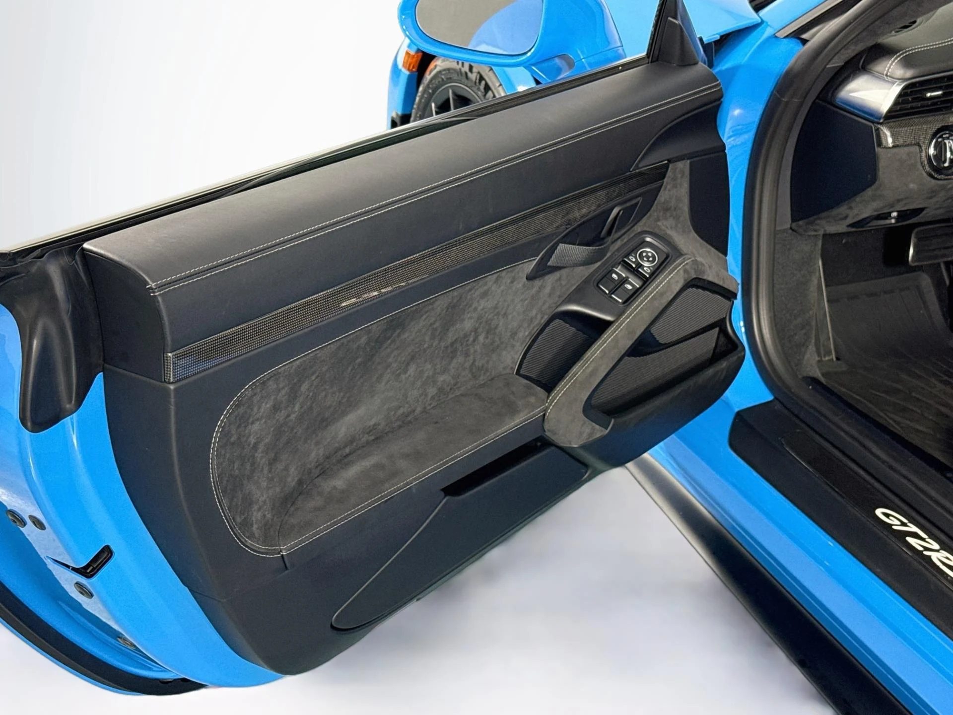 mph018_1096707038_Used_2019_Porsche_911_GT_2_RS_1785958188_45abdb8bd6