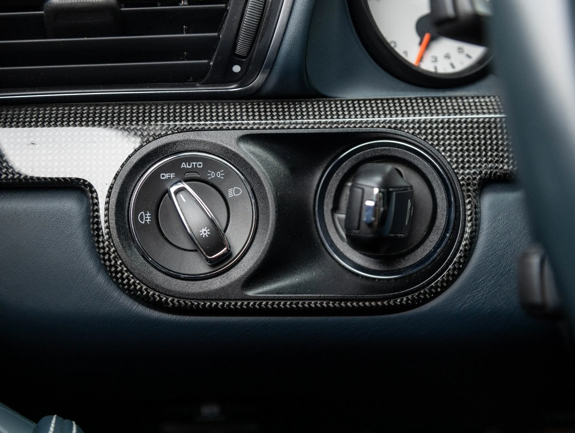 mph018_1097324083_19_2c5d55bd7f