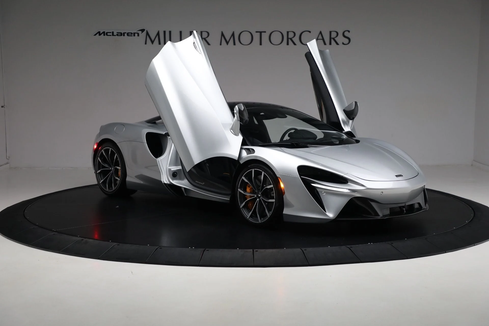 mph018_1099353403_Used_2023_Mc_Laren_Artura_Vision_2f4cf7a9d7