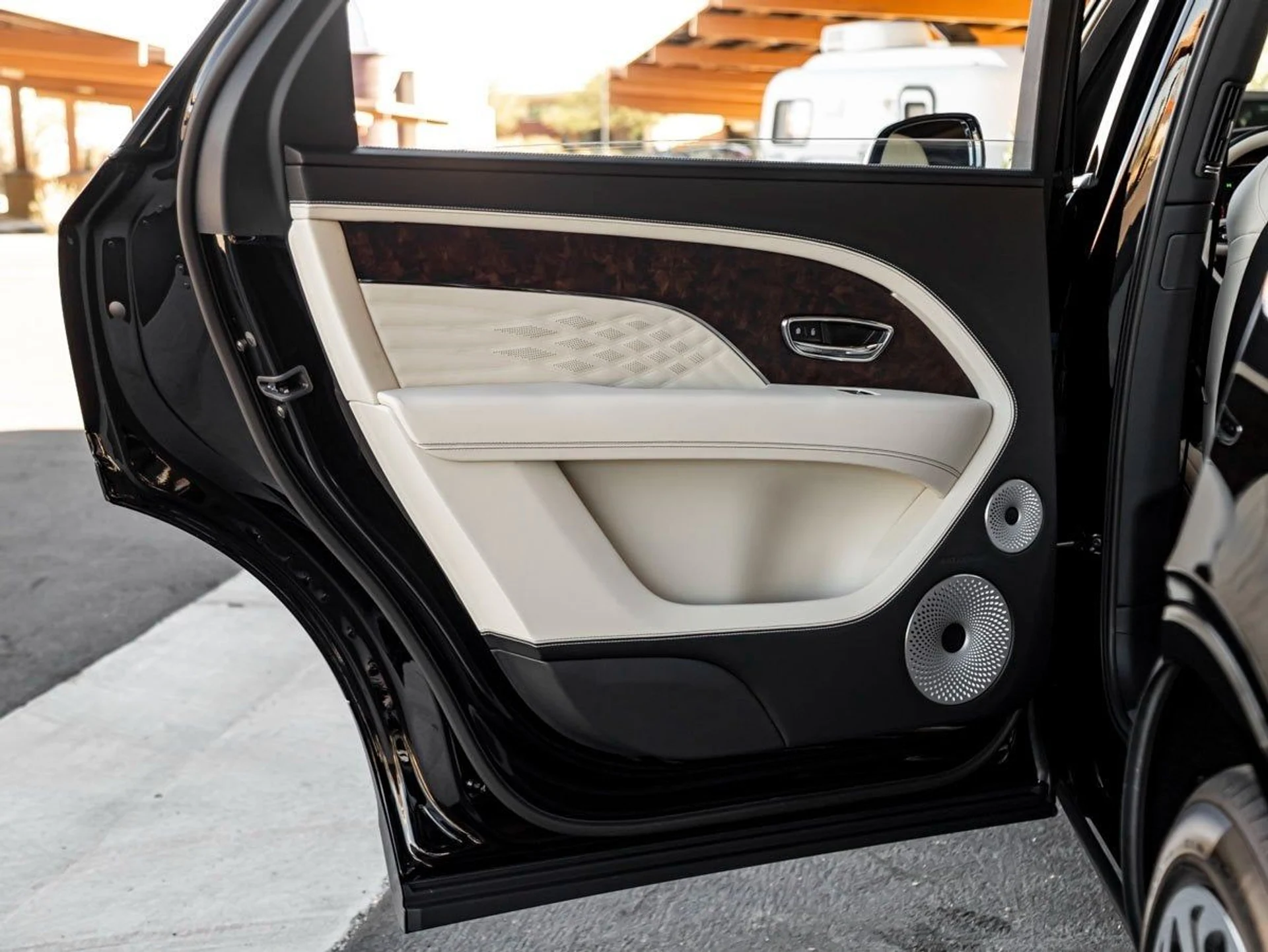 mph018_1099872670_19_f2d482e384