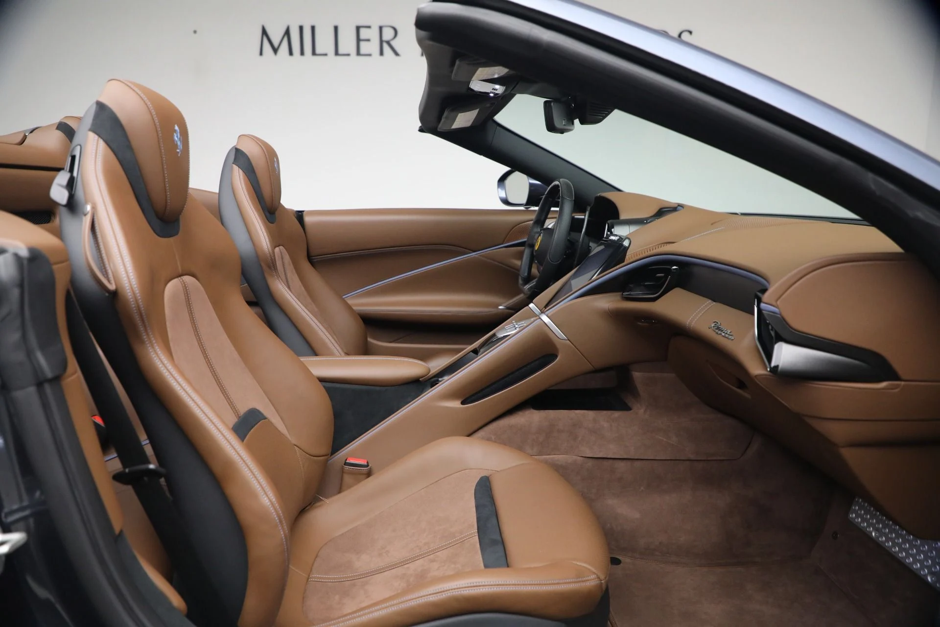 mph018_1101252954_Used_2025_Ferrari_Roma_Spider_1793294137_3c6c02be9b