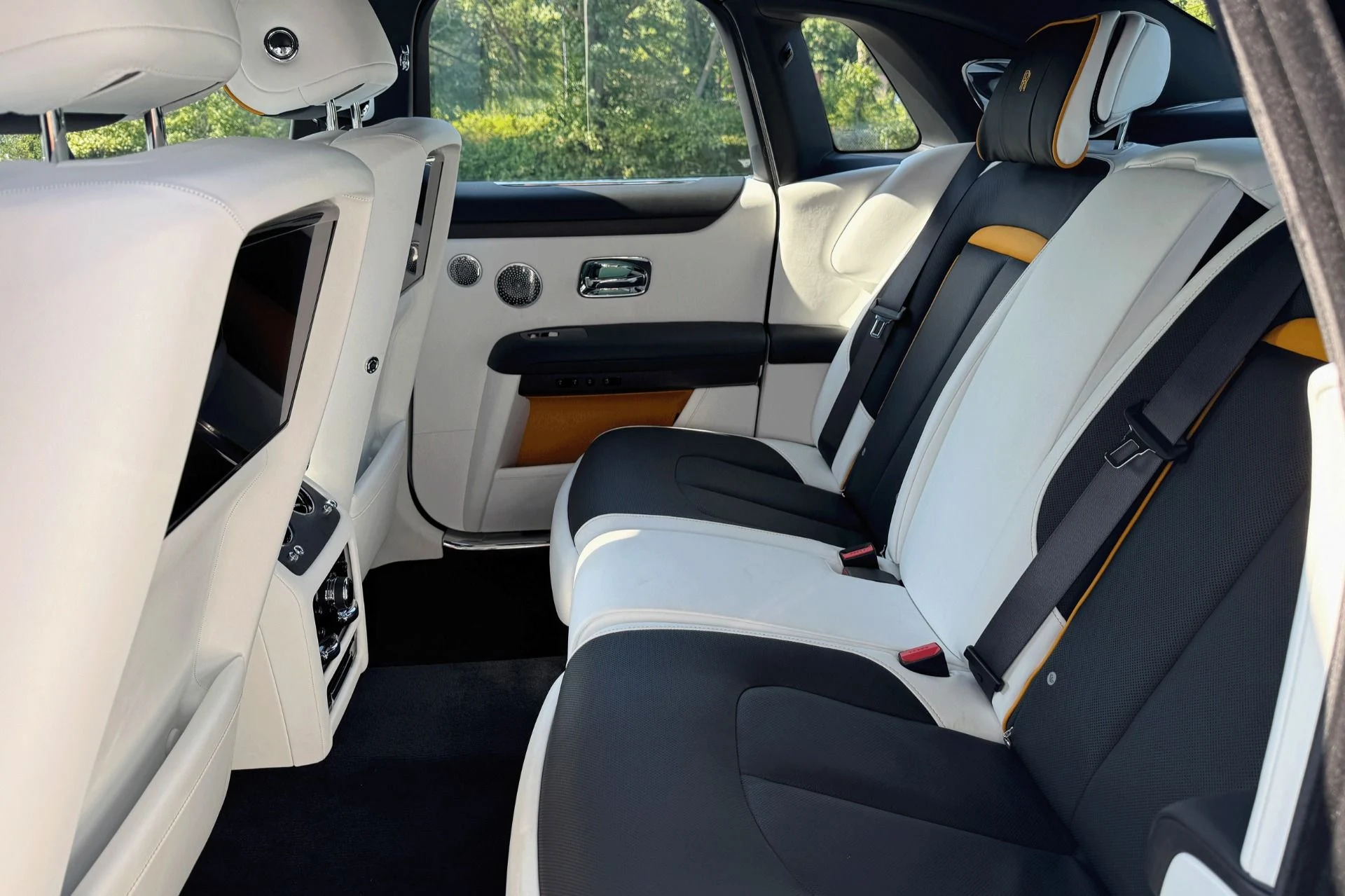 mph018_110252477_Used_2021_Rolls_Royce_Ghost_1755072263_a74c1087a9