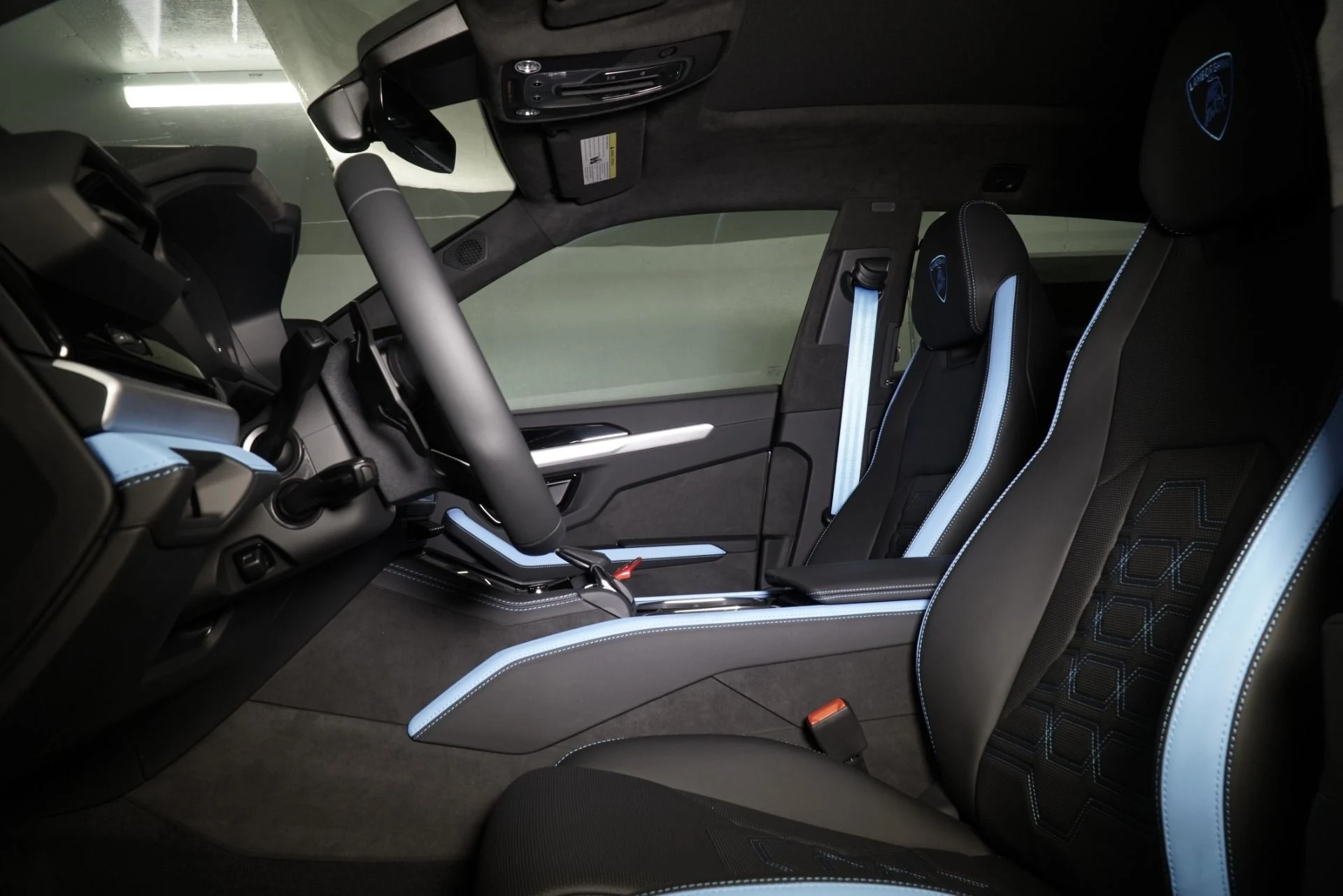 mph018_1103140925_New_2025_Lamborghini_Urus_SE_1760113903_4b0ad64f58