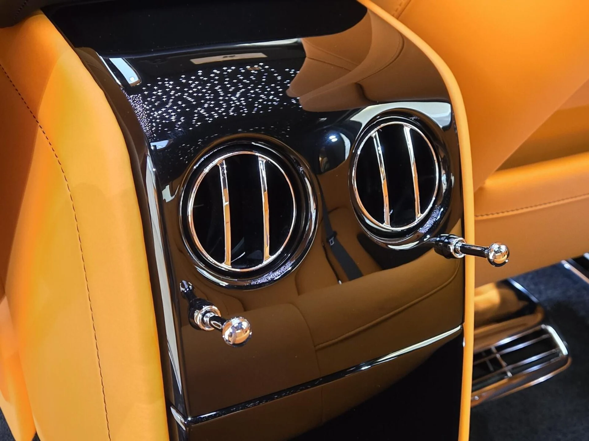 mph018_1103542139_New_2027_Rolls_Royce_Phantom_1793078067_5eafae60dc