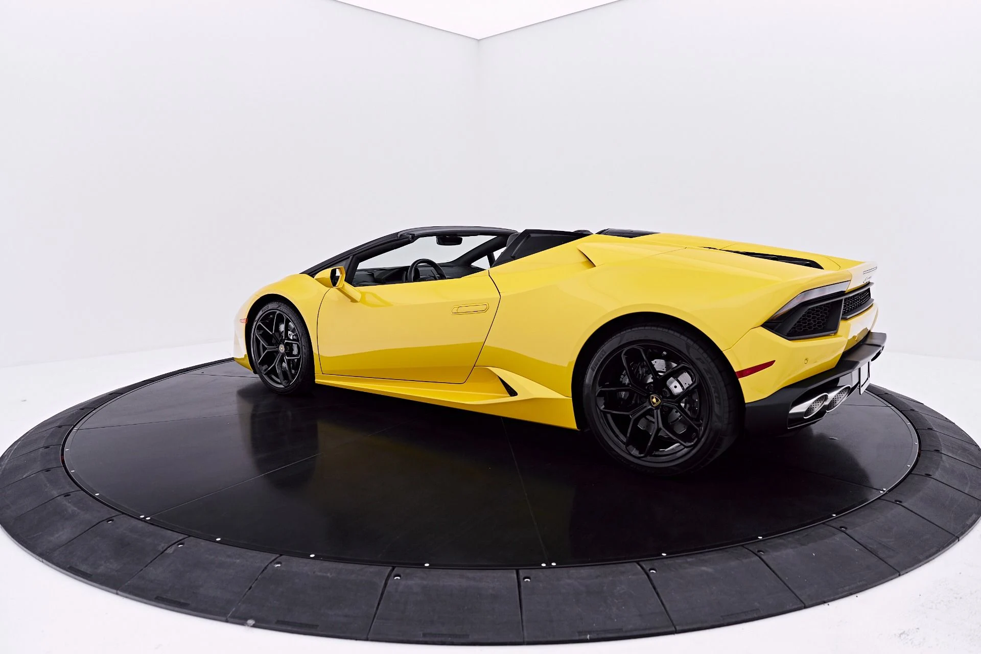 mph018_1106844132_Used_2018_Lamborghini_Huracan_LP_580_2_S_1784246795_5e528d021e