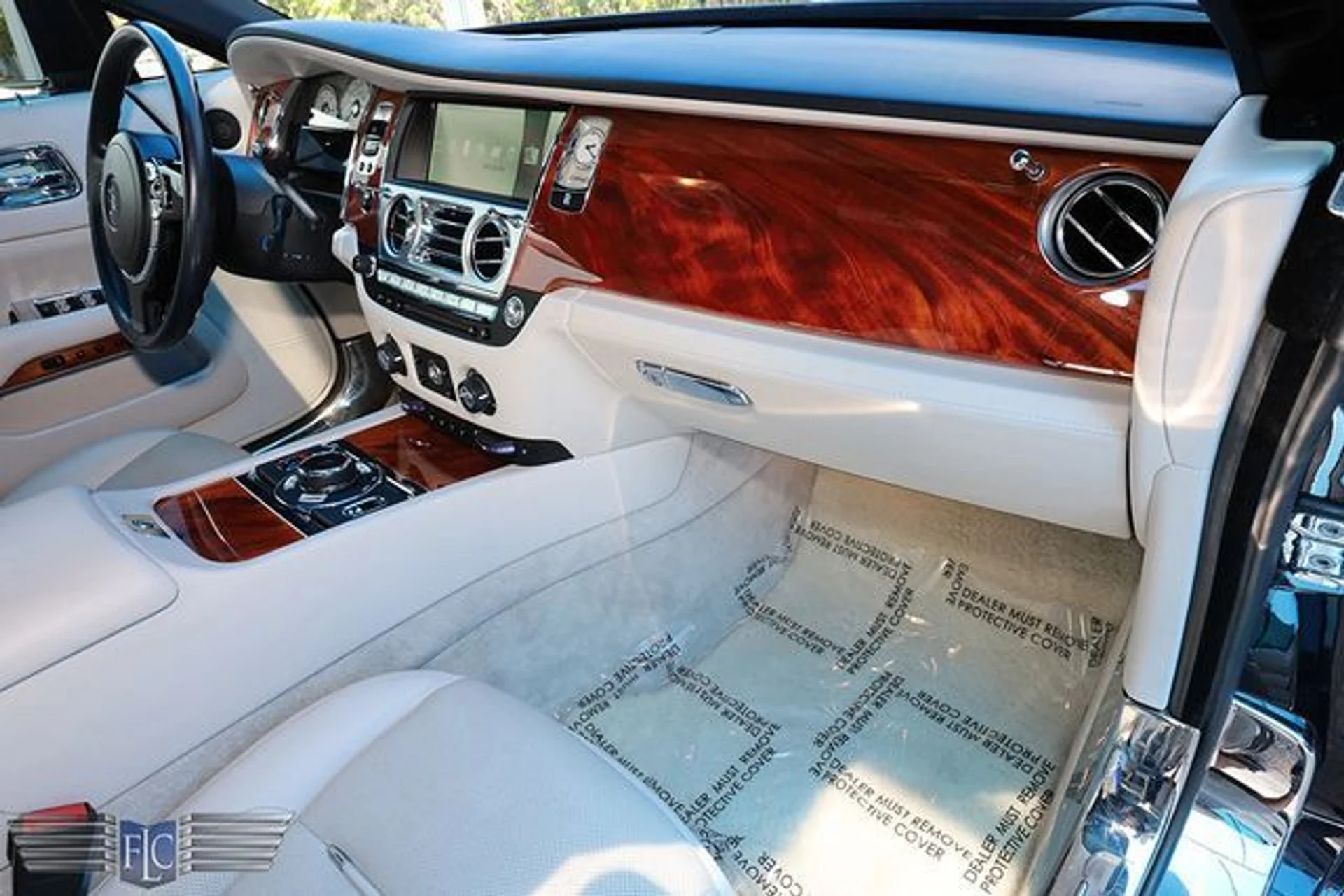 mph018_1107210836_used_2016_rolls_royce_dawn_2drconvertible_6305_22995256_23_640_b40c500c69