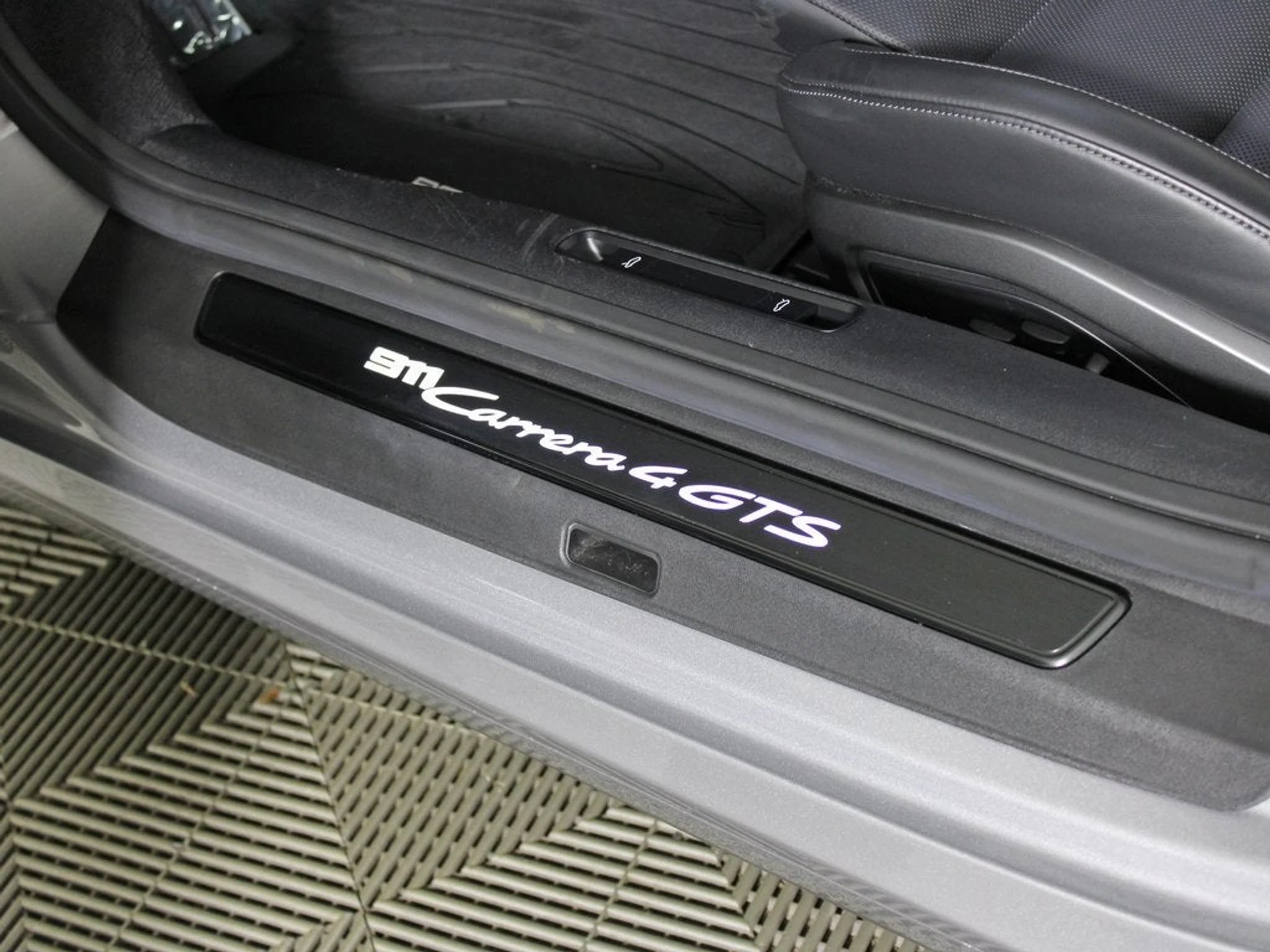 mph018_1112718700_19_1a06bee1a4