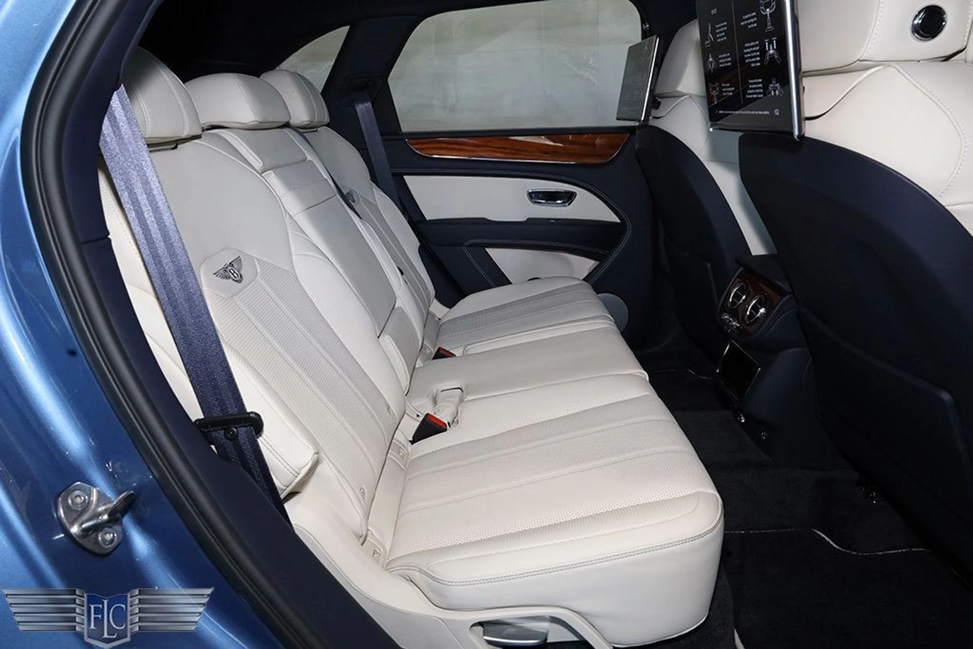 mph018_1114303649_used_2022_bentley_bentayga_v8awd_9689_22903607_19_1024_cd2e6add4c