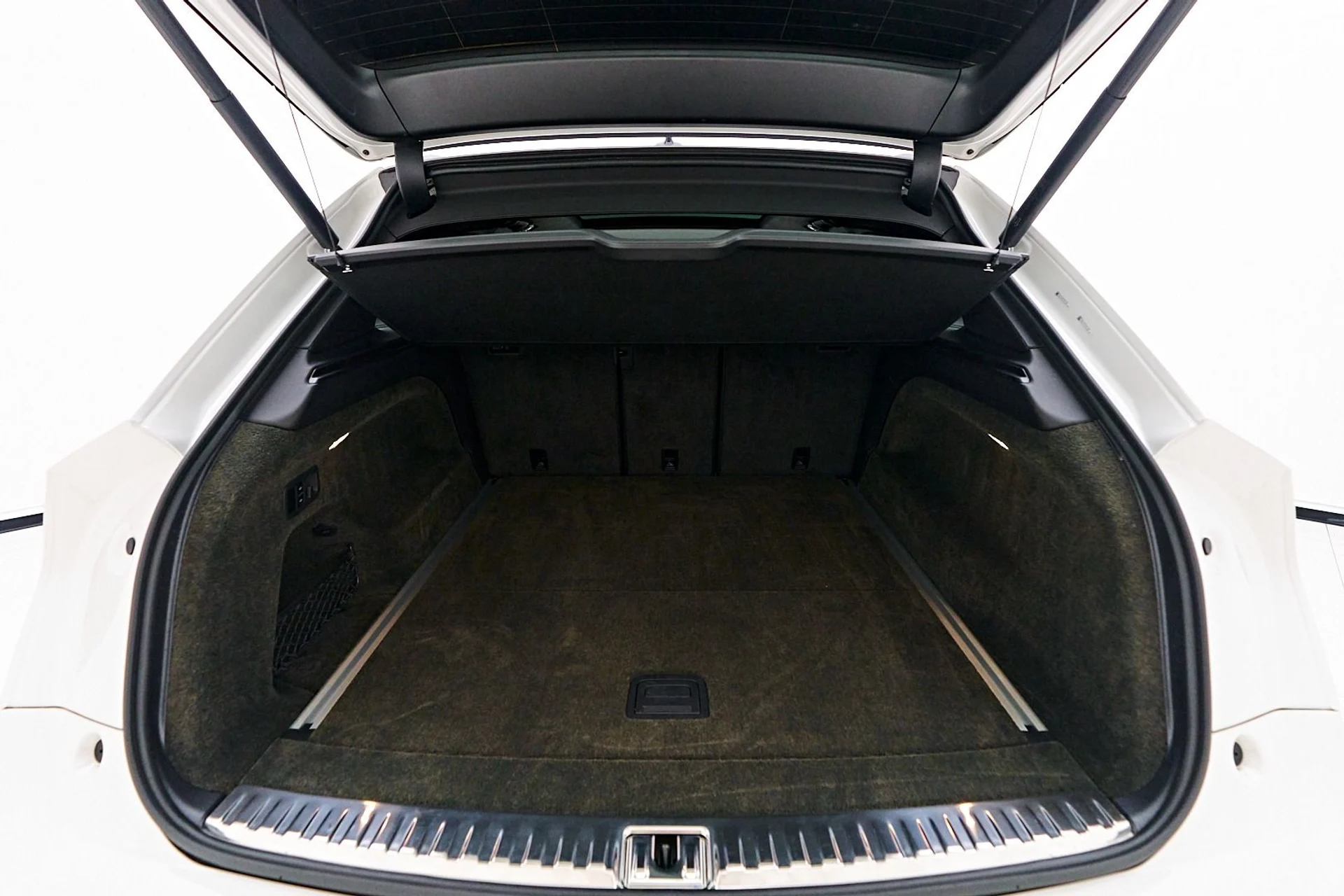 mph018_1118679707_Used_2023_Bentley_Bentayga_EWB_Azure_1745273088_c09b6bd292