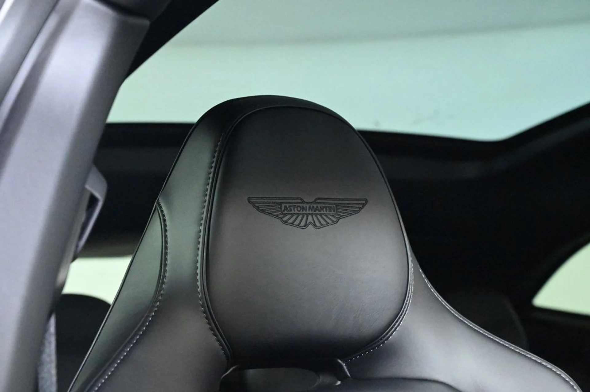 mph018_1118978575_new_2026_aston_martin_dbx_707awd_11350_22968751_19_1024_56460e282d