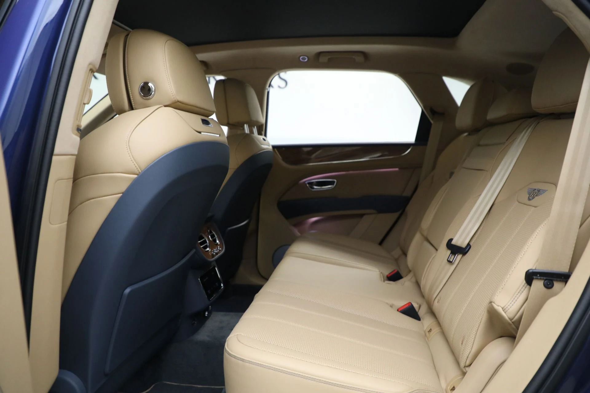 mph018_1130716179_Used_2023_Bentley_Bentayga_V8_9aa183cf30