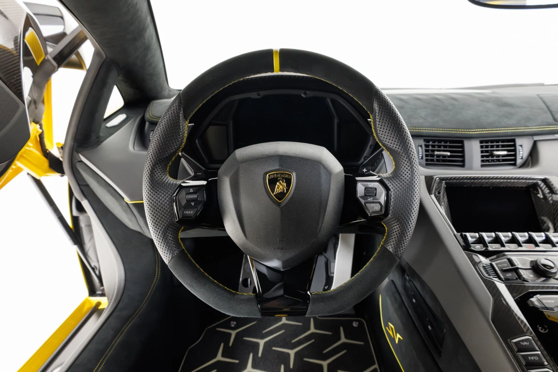 mph018_1132643553_Used_2016_Lamborghini_Aventador_LP_750_4_Superveloce_1785278593_5a3d9d0a30
