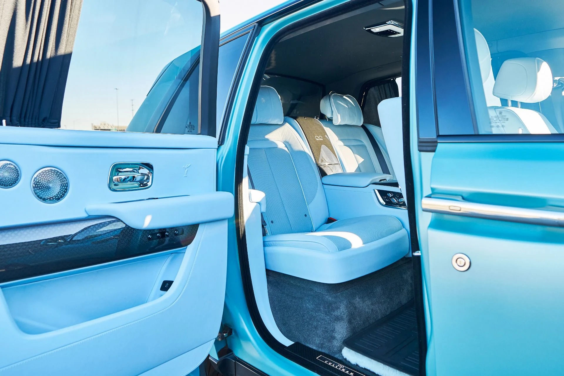 mph018_1142284063_Used_2022_Rolls_Royce_Cullinan_Black_Badge_1765410992_c83a958787