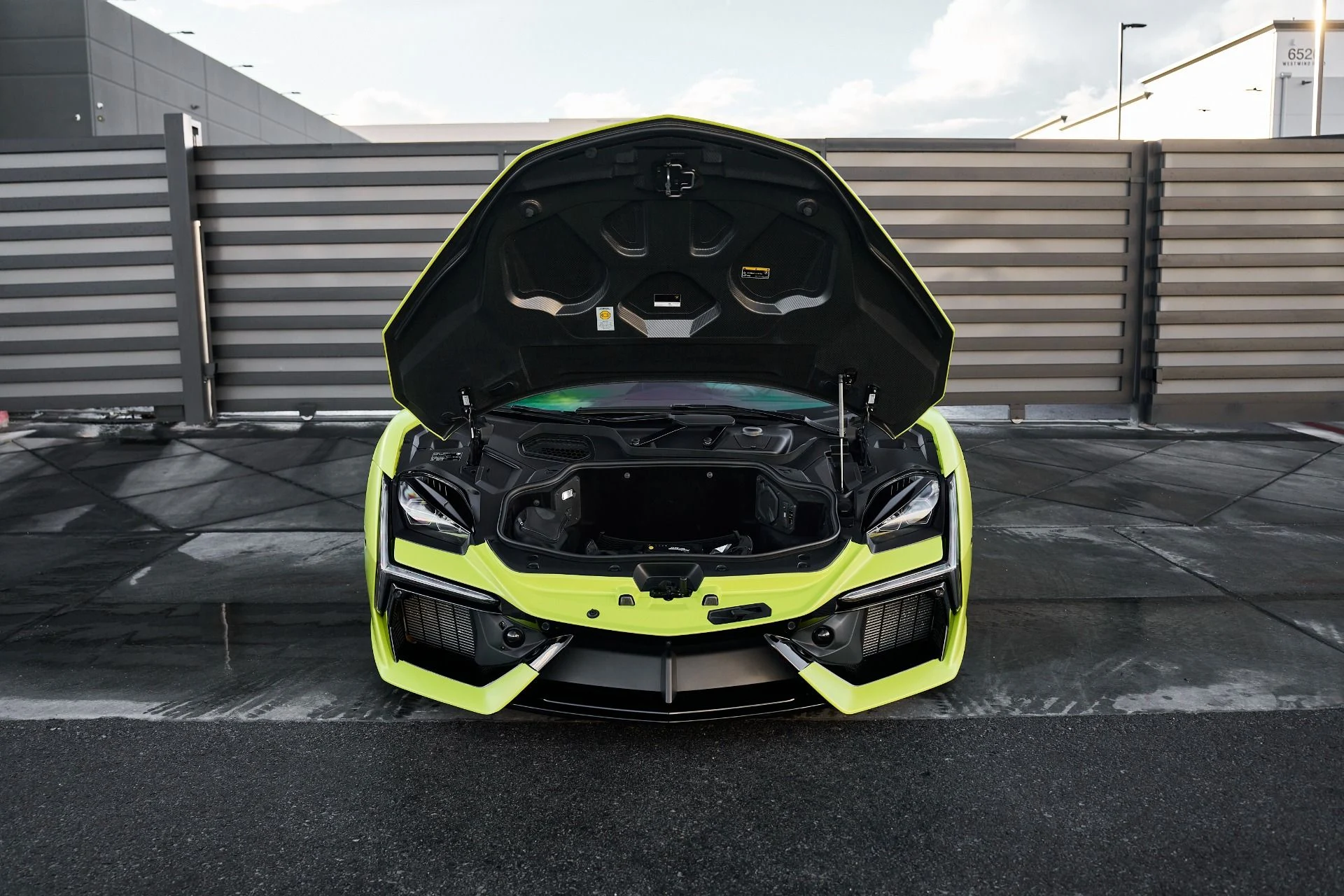 mph018_1148938530_Used_2024_Lamborghini_Revuelto_1763604705_87a004ffd7