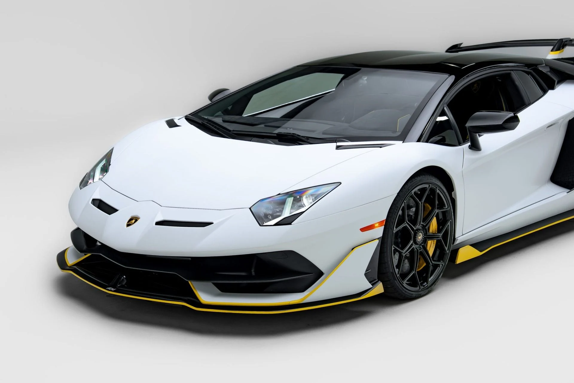 mph018_1158026546_Used_2021_Lamborghini_Aventador_SVJ_LP_770_4_SVJ_1780076945_3527b49a88
