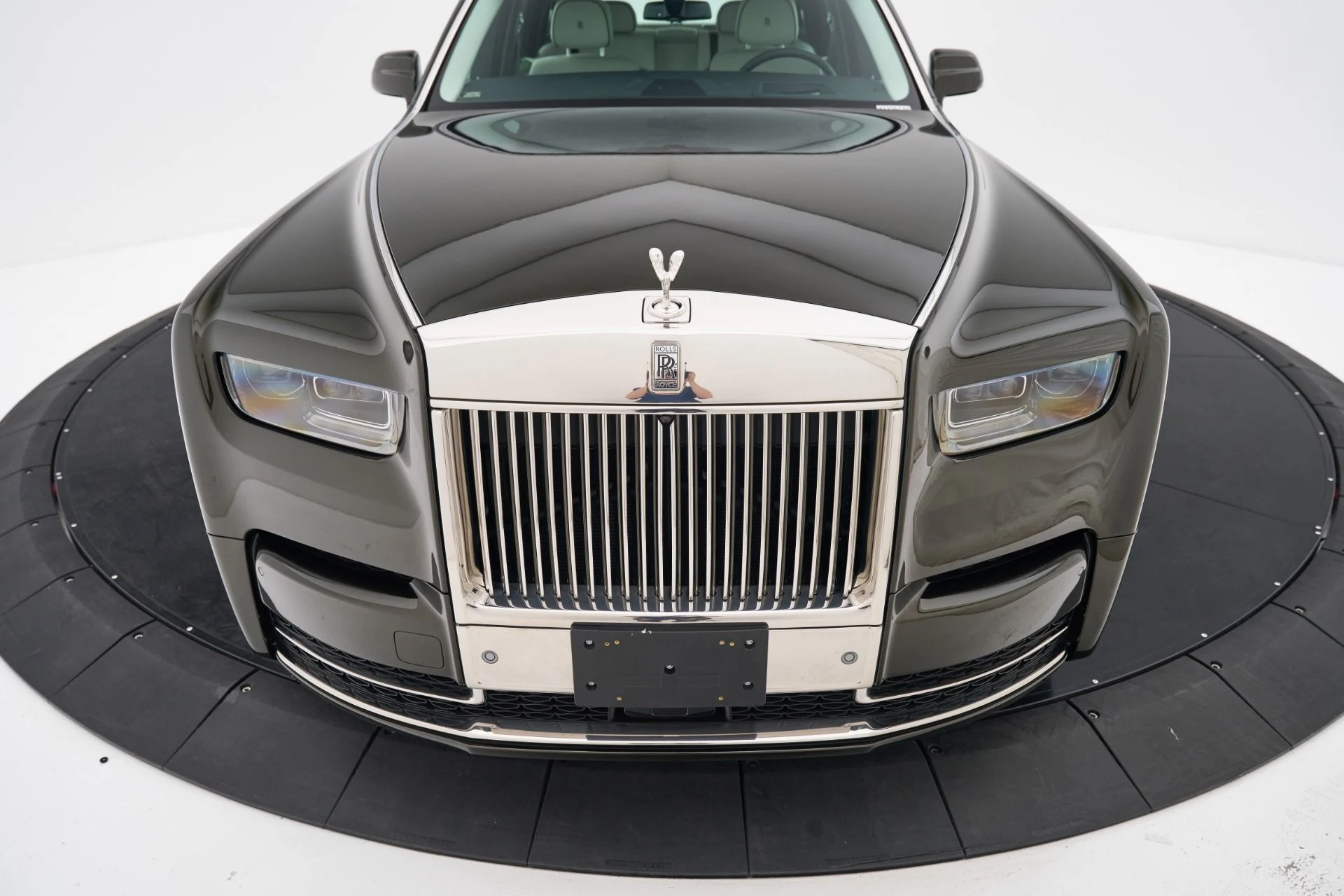 mph018_1159323794_Used_2026_Rolls_Royce_Phantom_Base_1792615155_cbb209795e