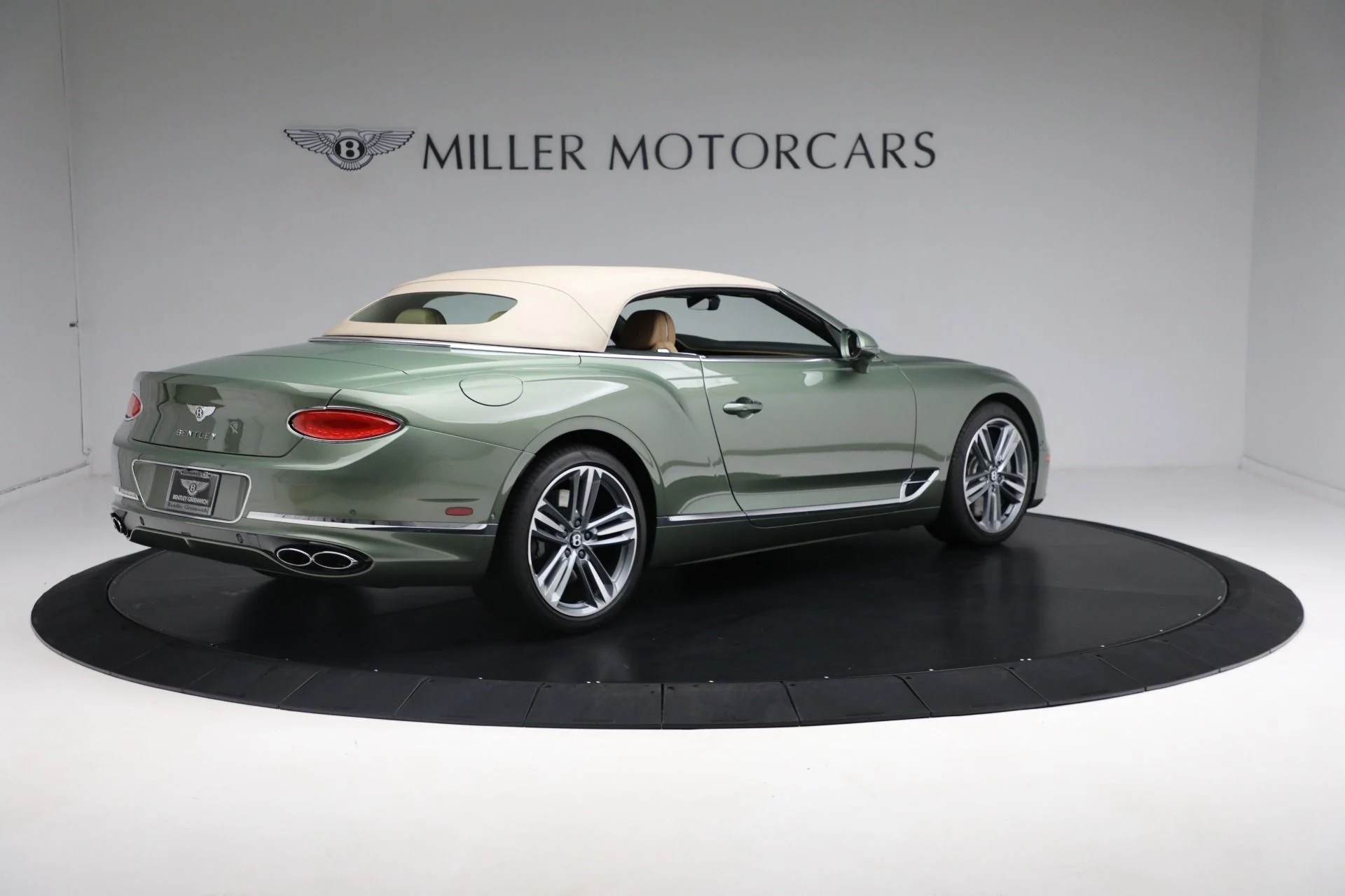 mph018_1161610656_New_2024_Bentley_Continental_GTC_V8_2fa913a909
