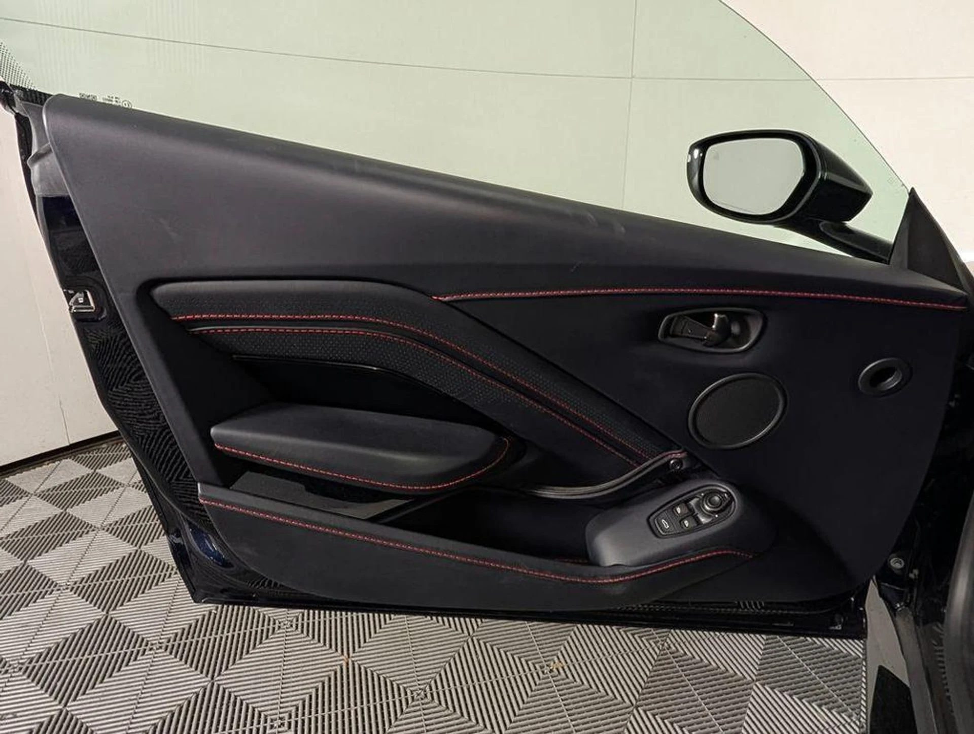 mph018_116498473_8_kkp_At_Ml_B_Iwz_Rk_VZ_HE_Of32t_E0_01e62f73ea