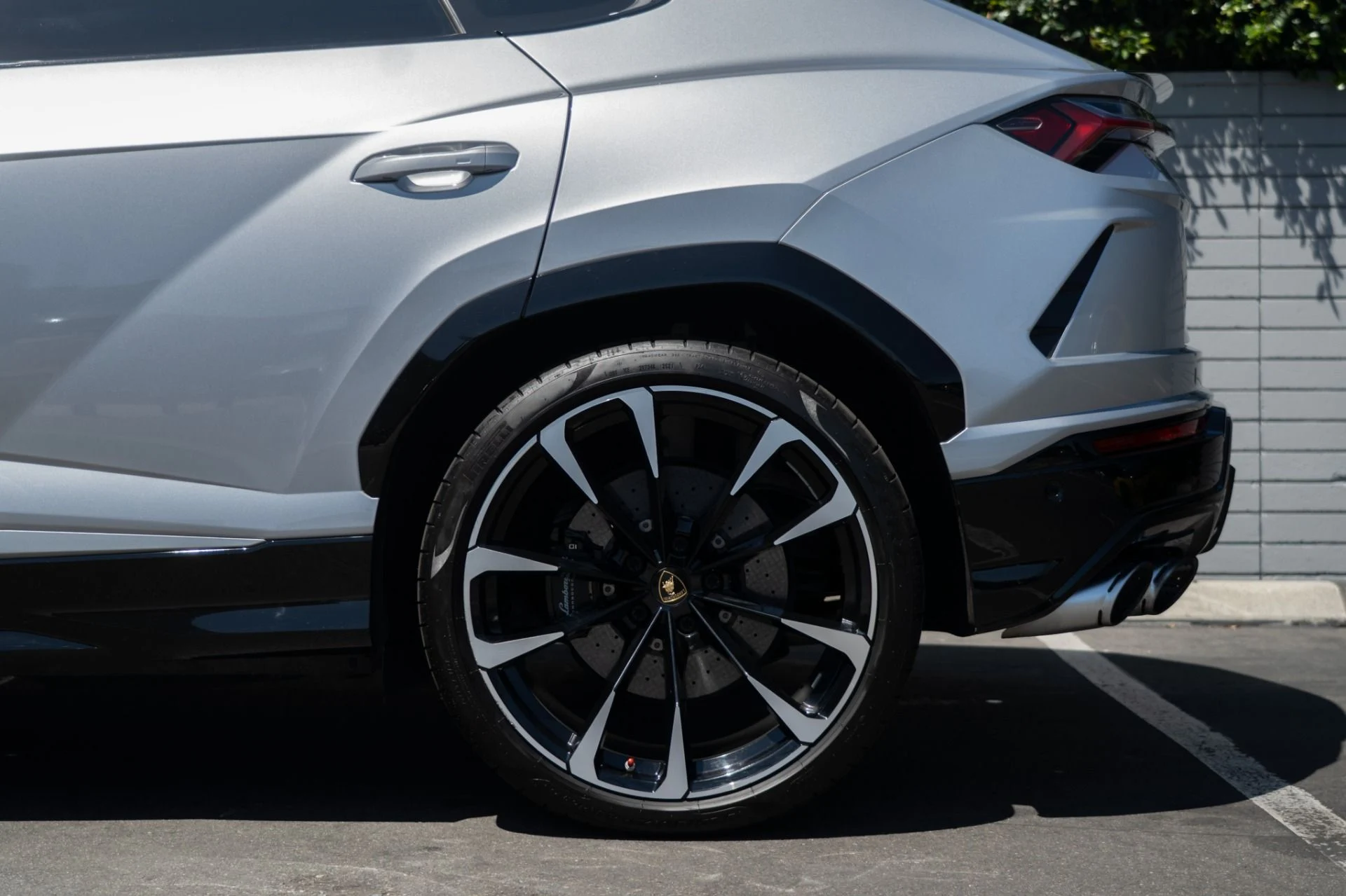 mph018_1168691254_Used_2019_Lamborghini_Urus_1755558842_f00b6cdd64