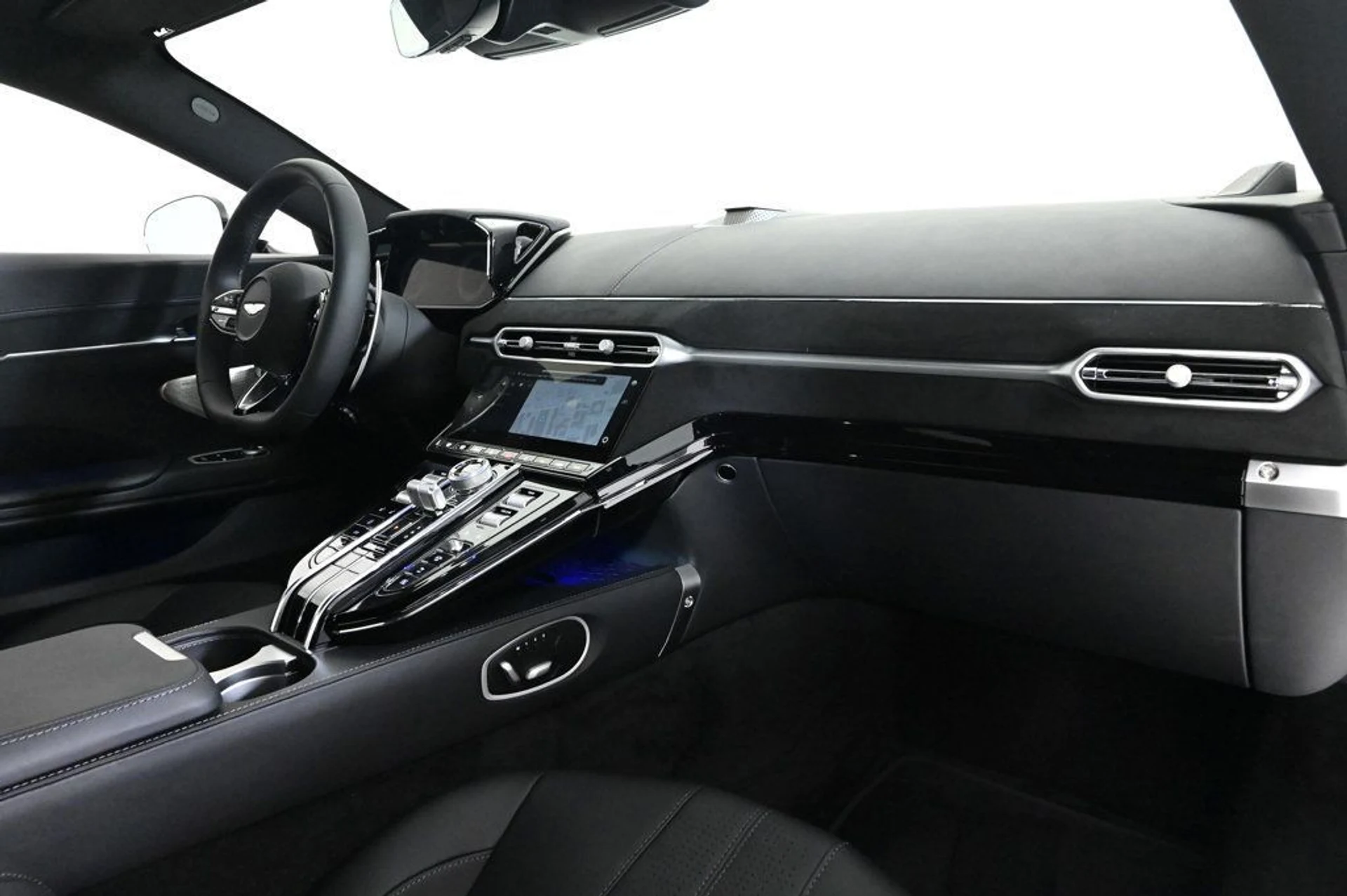 mph018_1178474425_new_2026_aston_martin_vantage_11350_22933647_18_1024_76198f2c5b