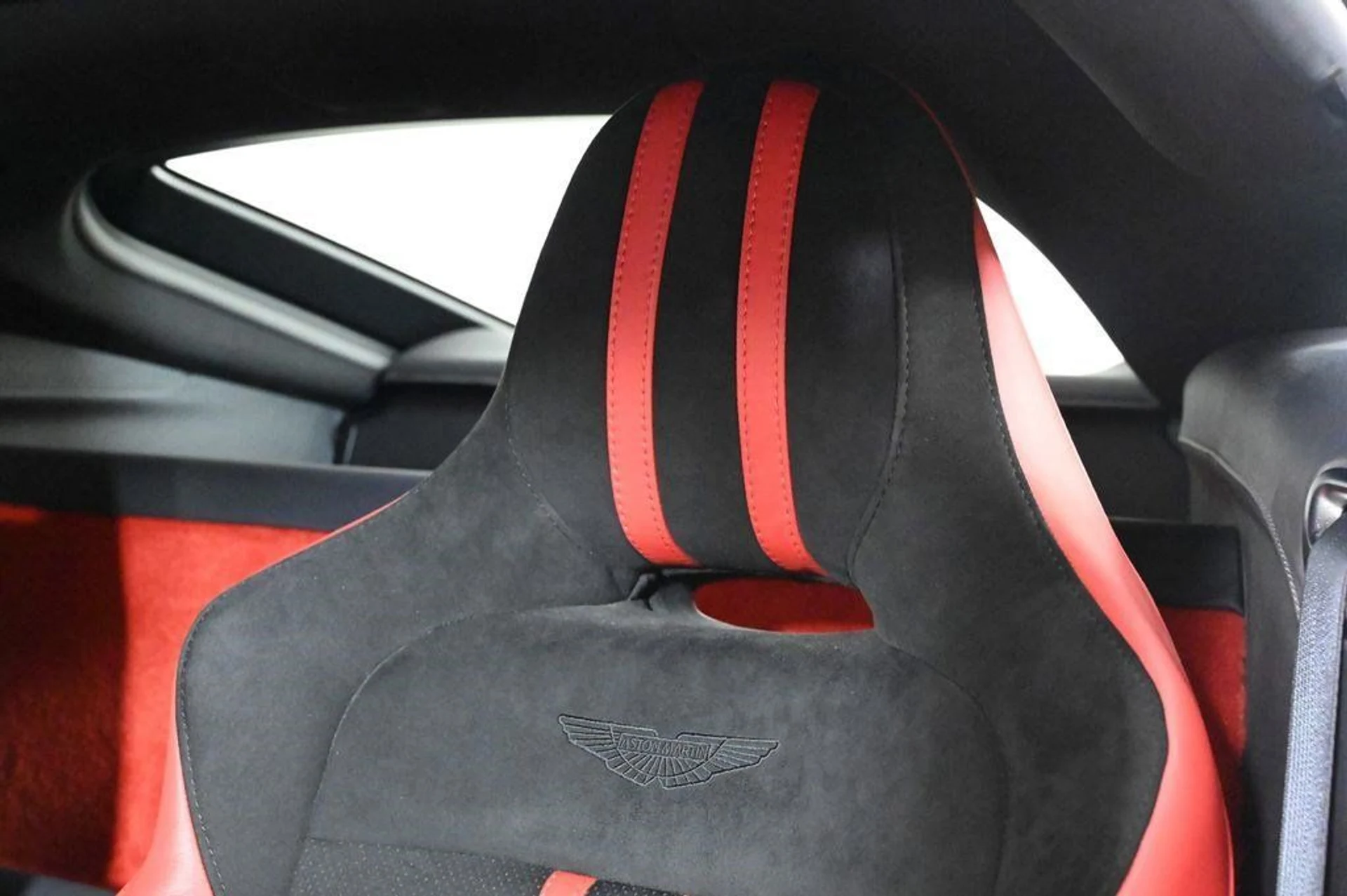 mph018_1178831232_used_2023_aston_martin_vantage_coupe_11350_22936848_18_1024_4f81168f47