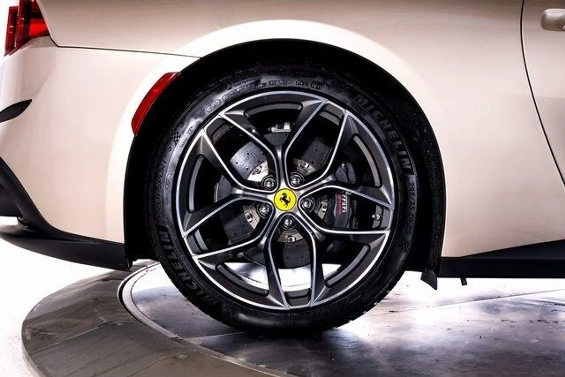 mph018_1185942331_db0f0b2a8bd72eb4cc274ef9f8306472x_5aee10a2f1