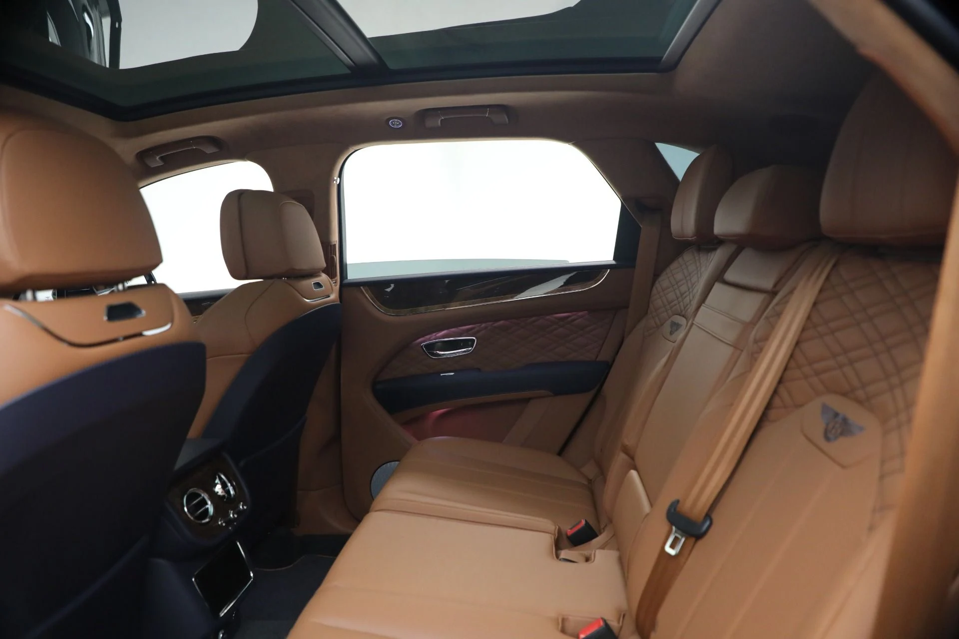 mph018_1188264653_New_2026_Bentley_Bentayga_Azure_V8_1781035645_d7bdcbe101