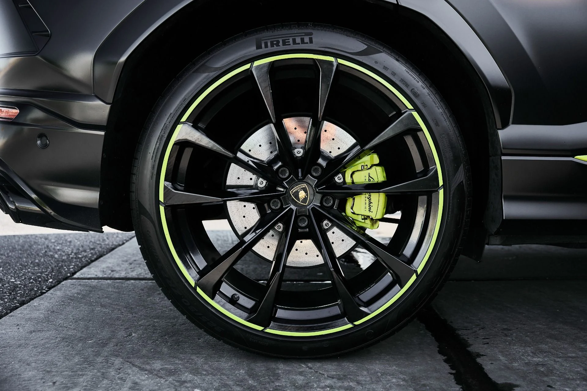 mph018_1192962438_Used_2022_Lamborghini_Urus_1774548575_ae57e9575f