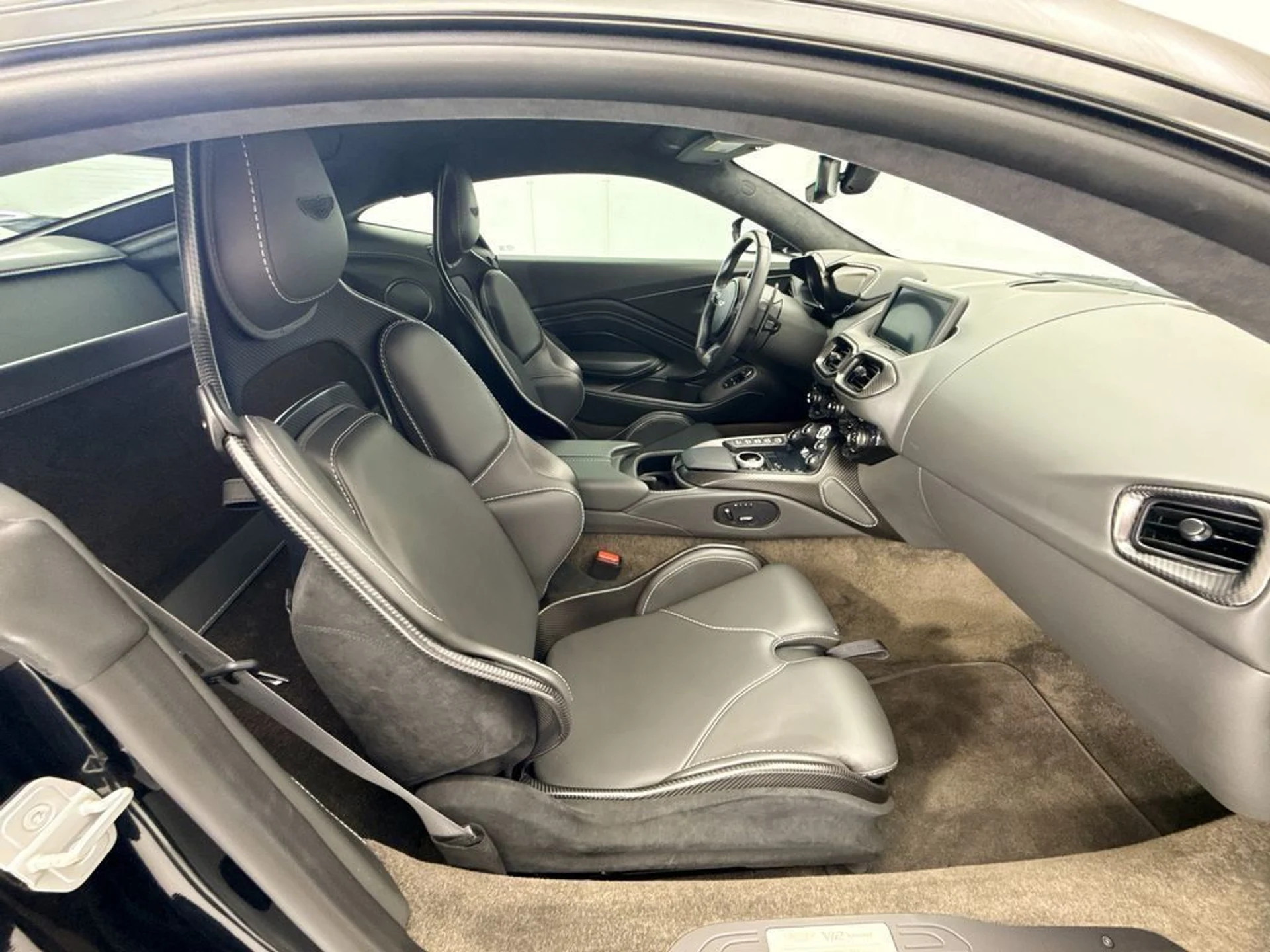 mph018_1193210433_used_2023_aston_martin_vantage_v12coupe_8119_23004338_19_1024_2f7fa052dc