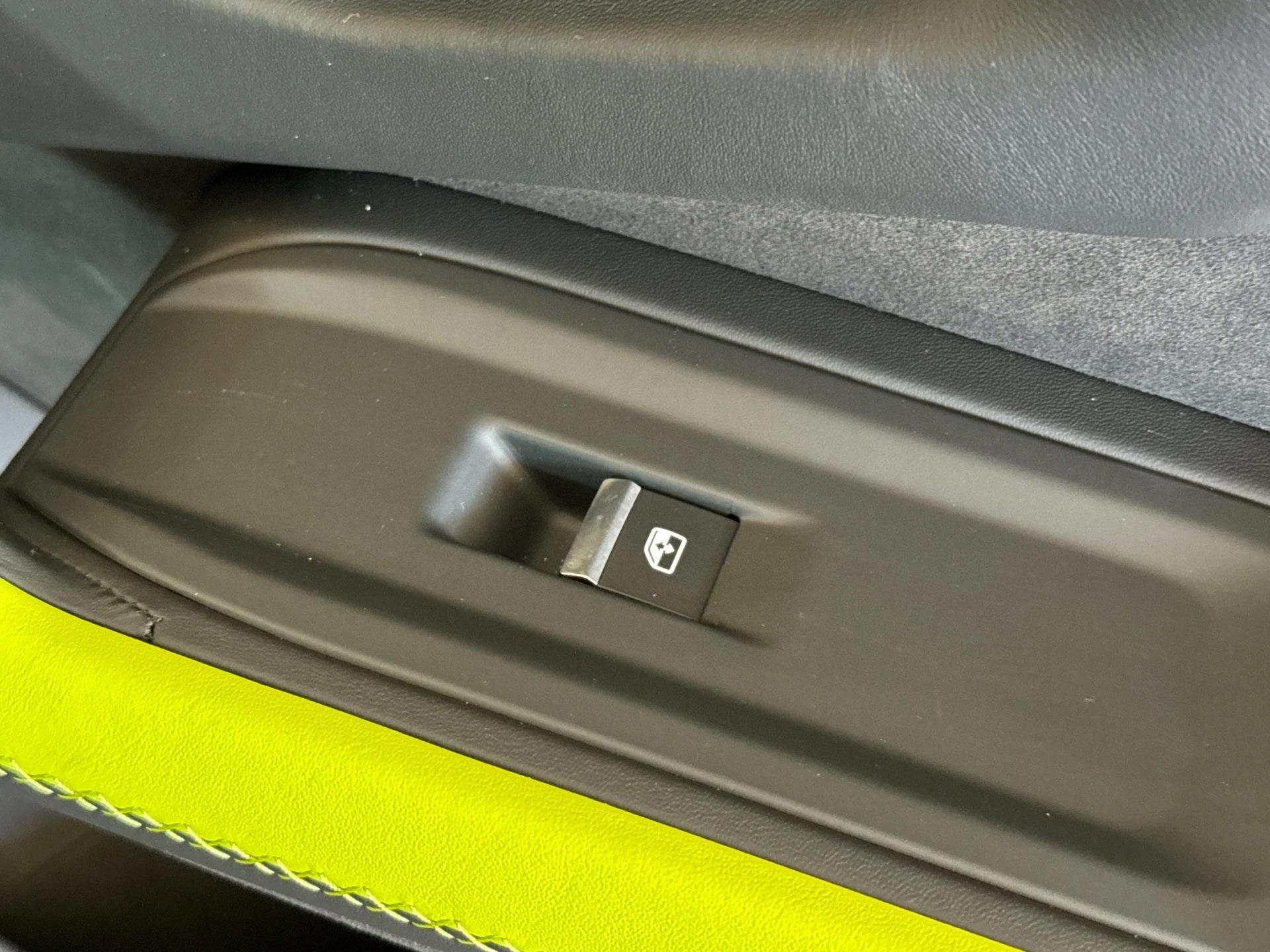 mph018_1193473971_New_2025_Lamborghini_Urus_SE_1755094449_c6ab96414a