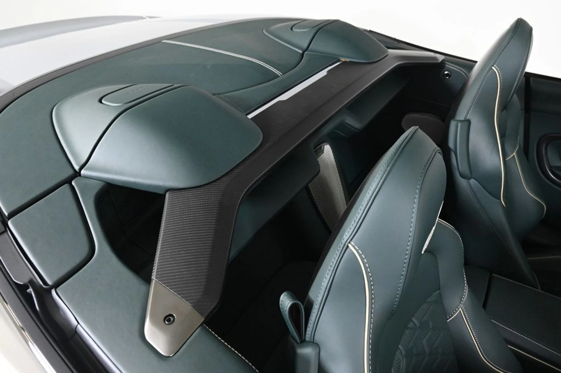 mph018_1208191057_new_2026_aston_martin_vanquish_volante_11350_22943643_18_1024_b36b9fde90