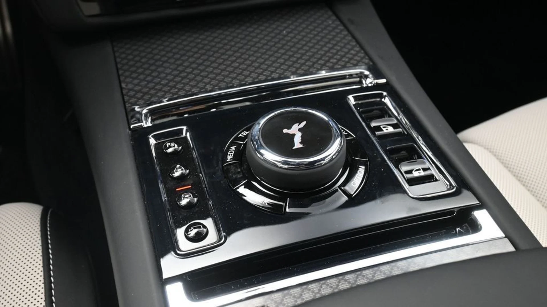 mph018_1217120142_5562f27f3b2b7de1ea5d6c205b14a6e6x_945fa58070