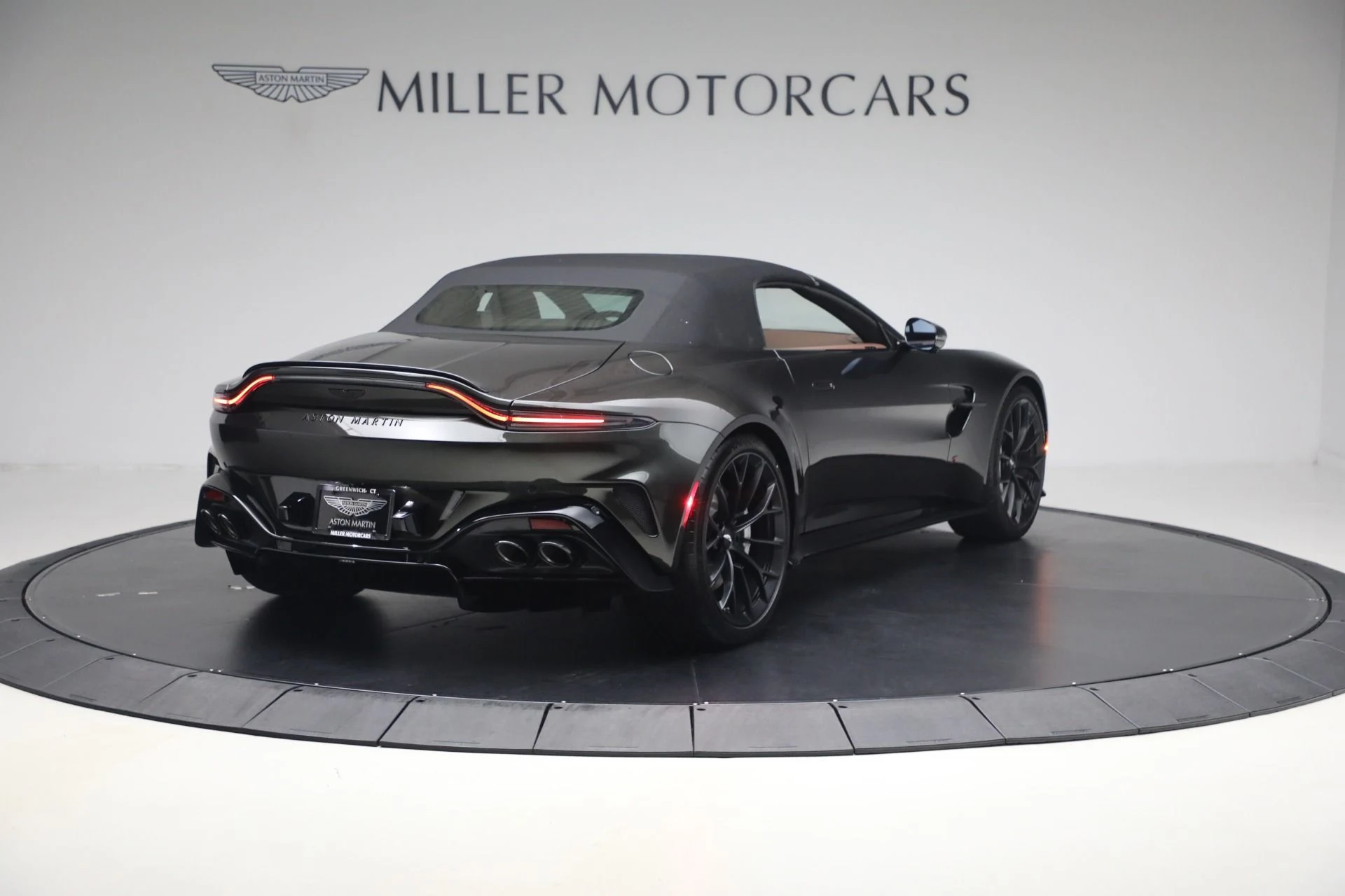 mph018_1221169475_New_2026_Aston_Martin_Vantage_S_Roadster_1787329518_c6b97f793d
