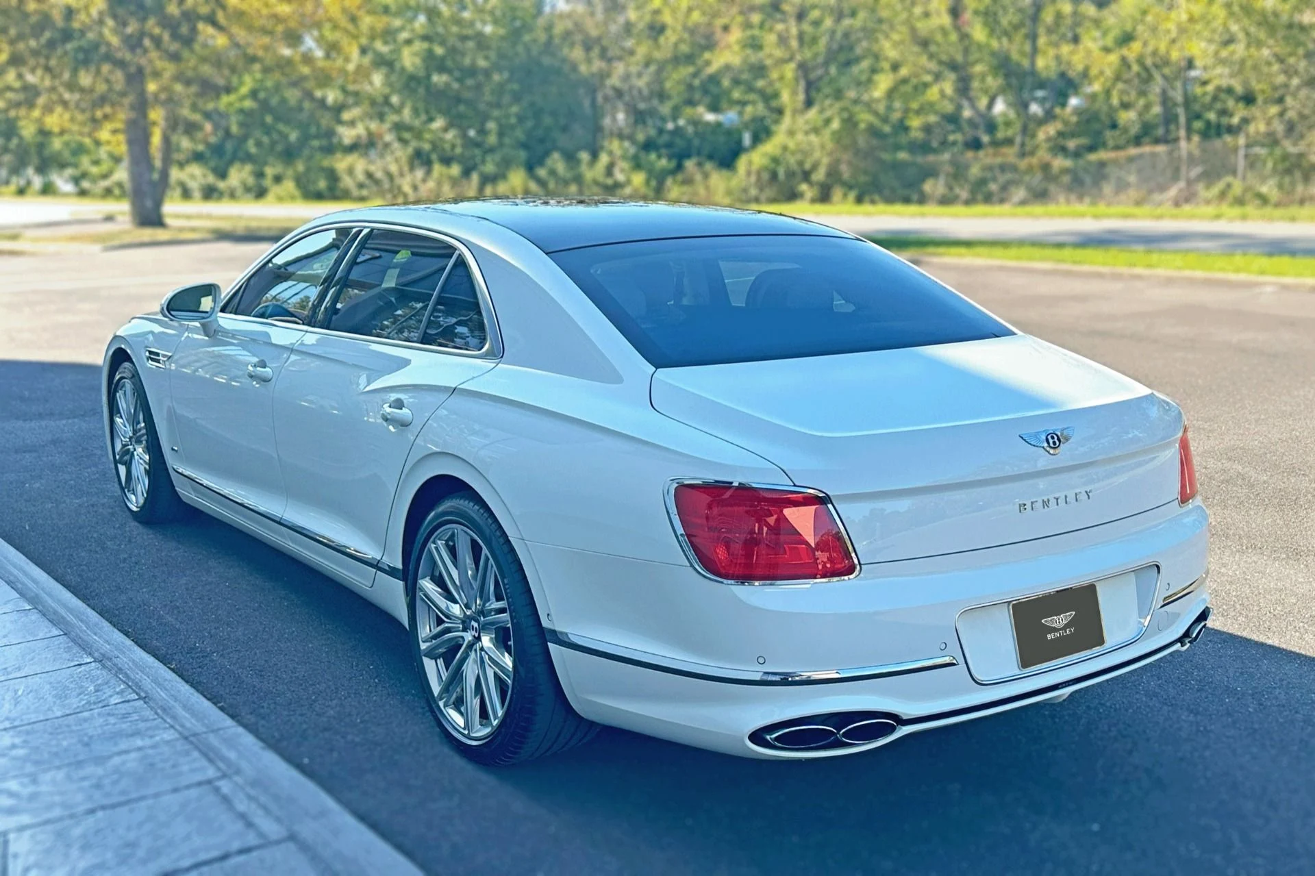 mph018_1222624553_Used_2022_Bentley_Flying_Spur_V8_1759839159_0d42372e98