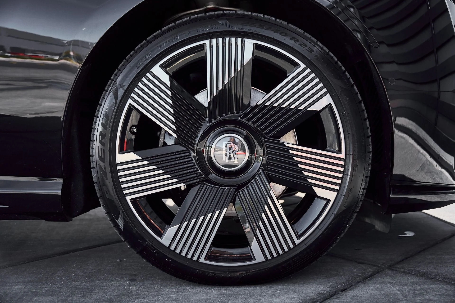 mph018_1223570971_Used_2025_Rolls_Royce_Spectre_Base_1771642445_0758758e27